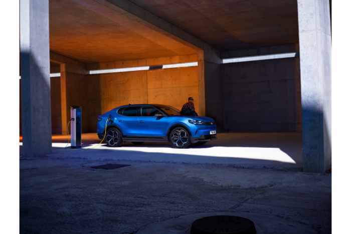 2024Ford_ElectricCapri_27