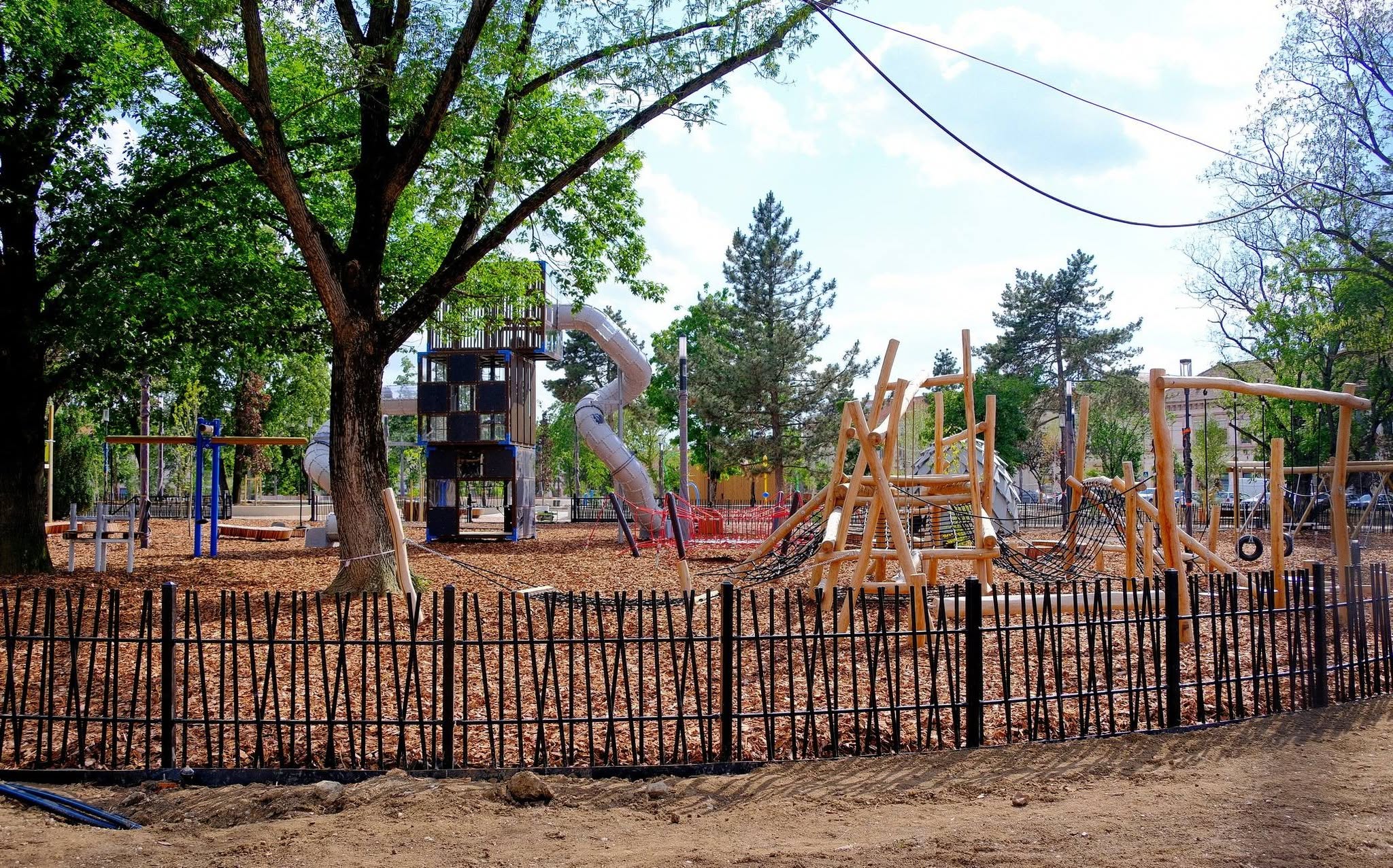 parcul-1 decembrie-reabilitare-modernizare-loc-joaca