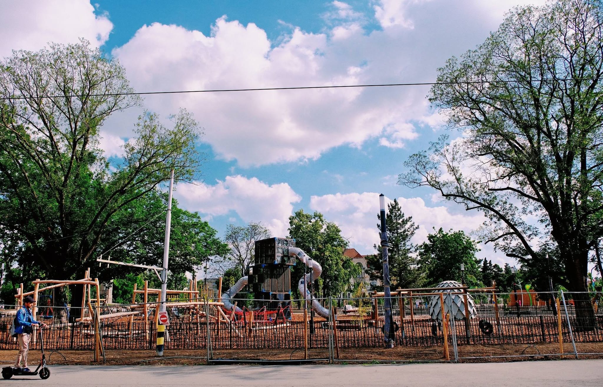 parcul-1 decembrie-reabilitare-modernizare-loc-joaca