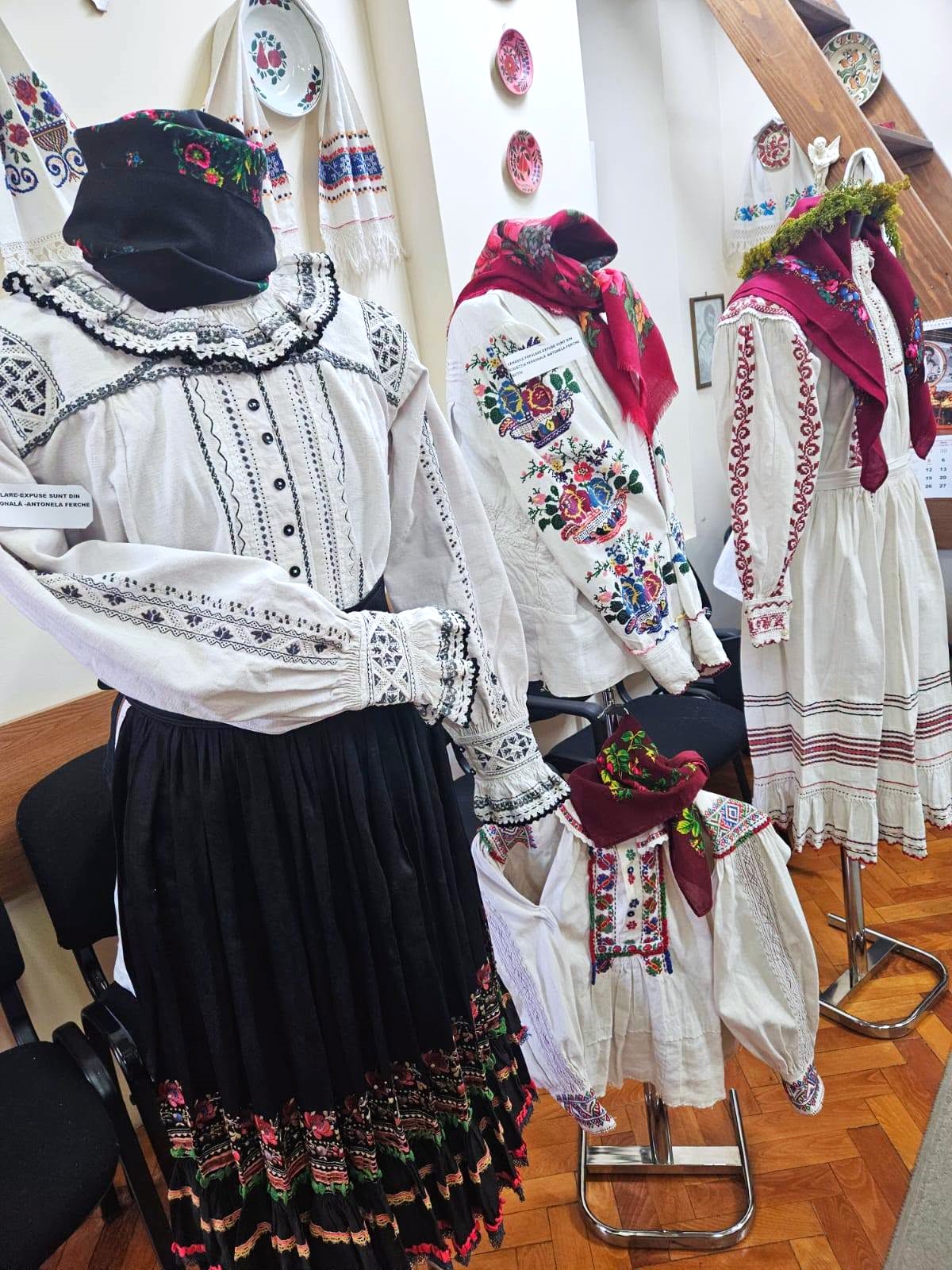 14costume expuse