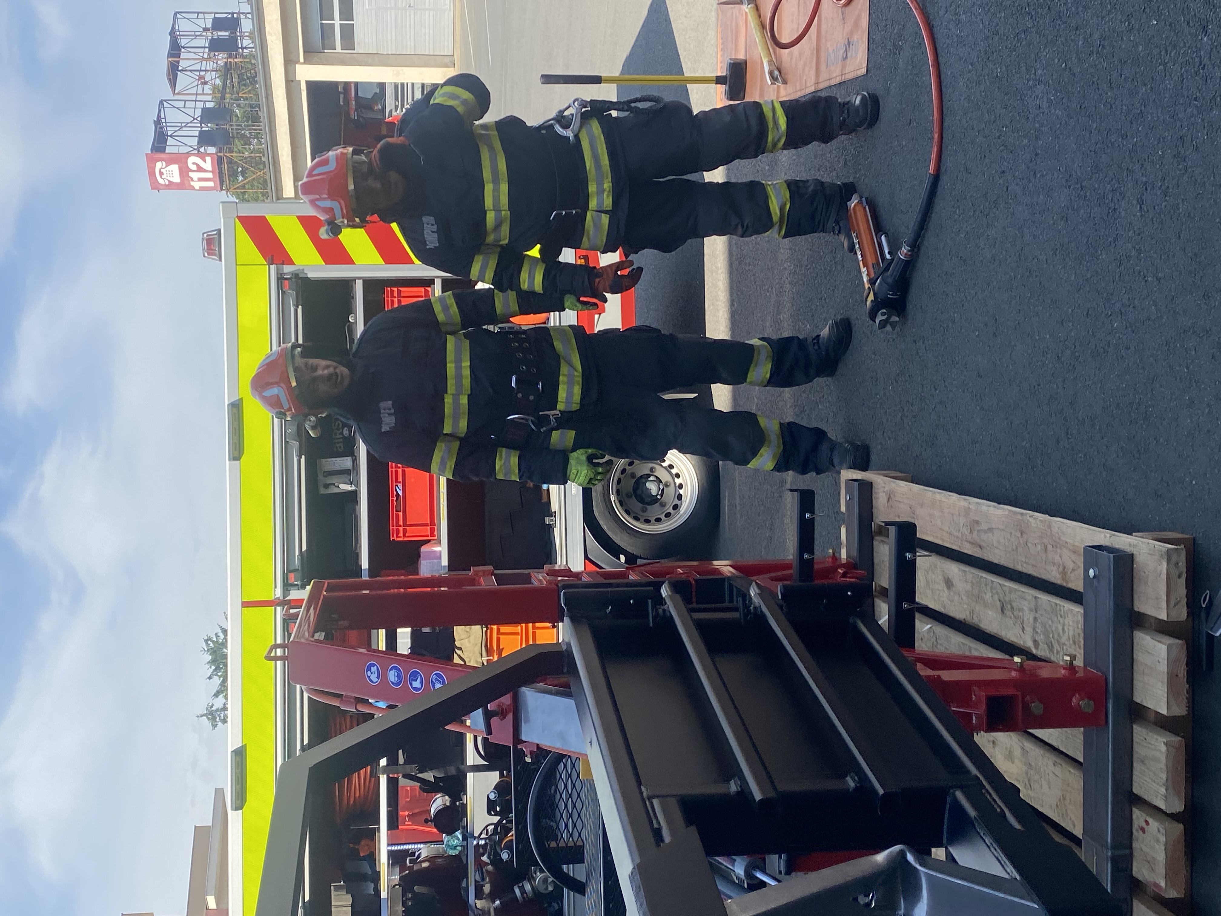 simulator-descarcerare-isu-premiera-oradea-pompieri