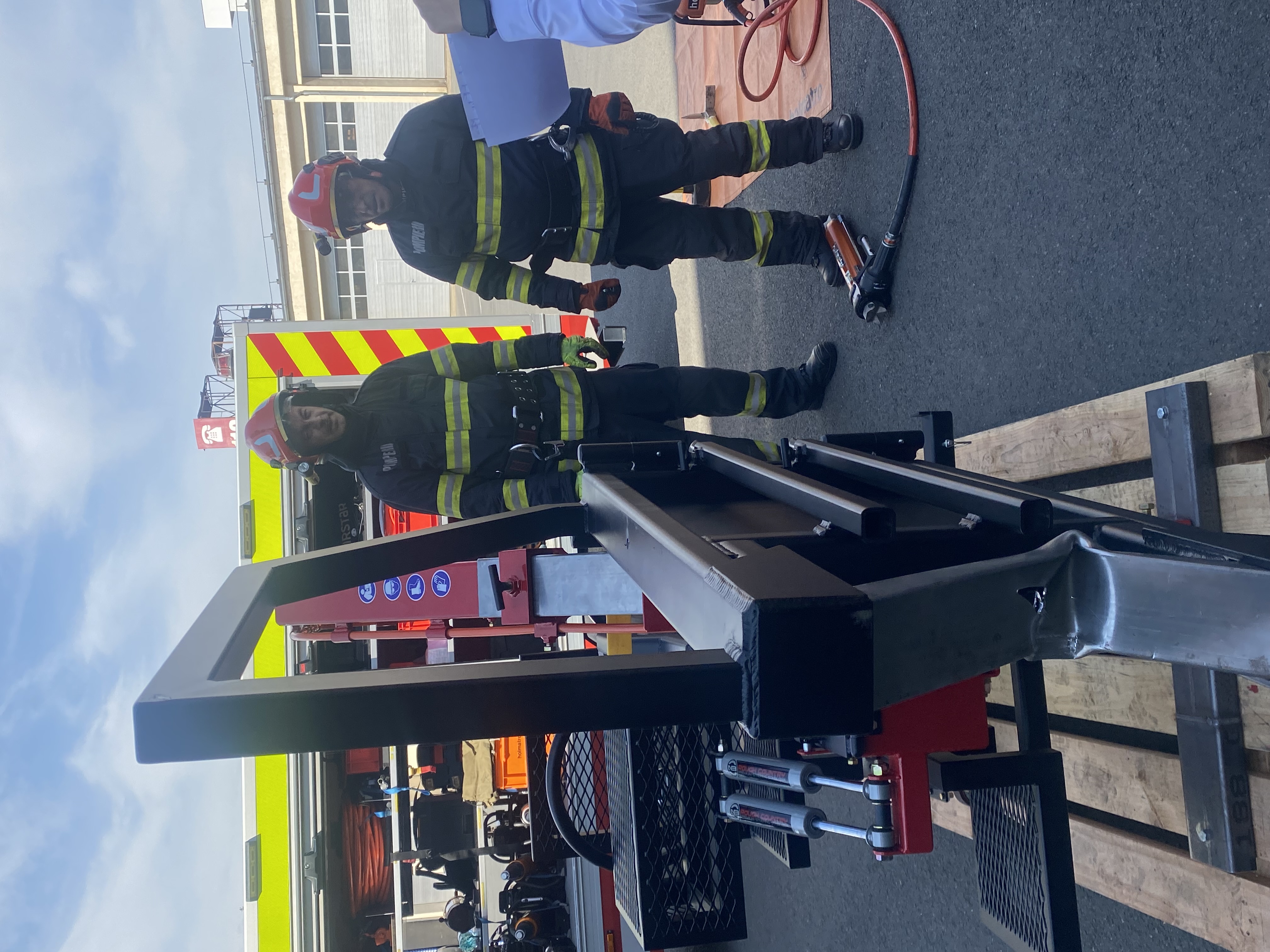simulator-descarcerare-isu-premiera-oradea-pompieri