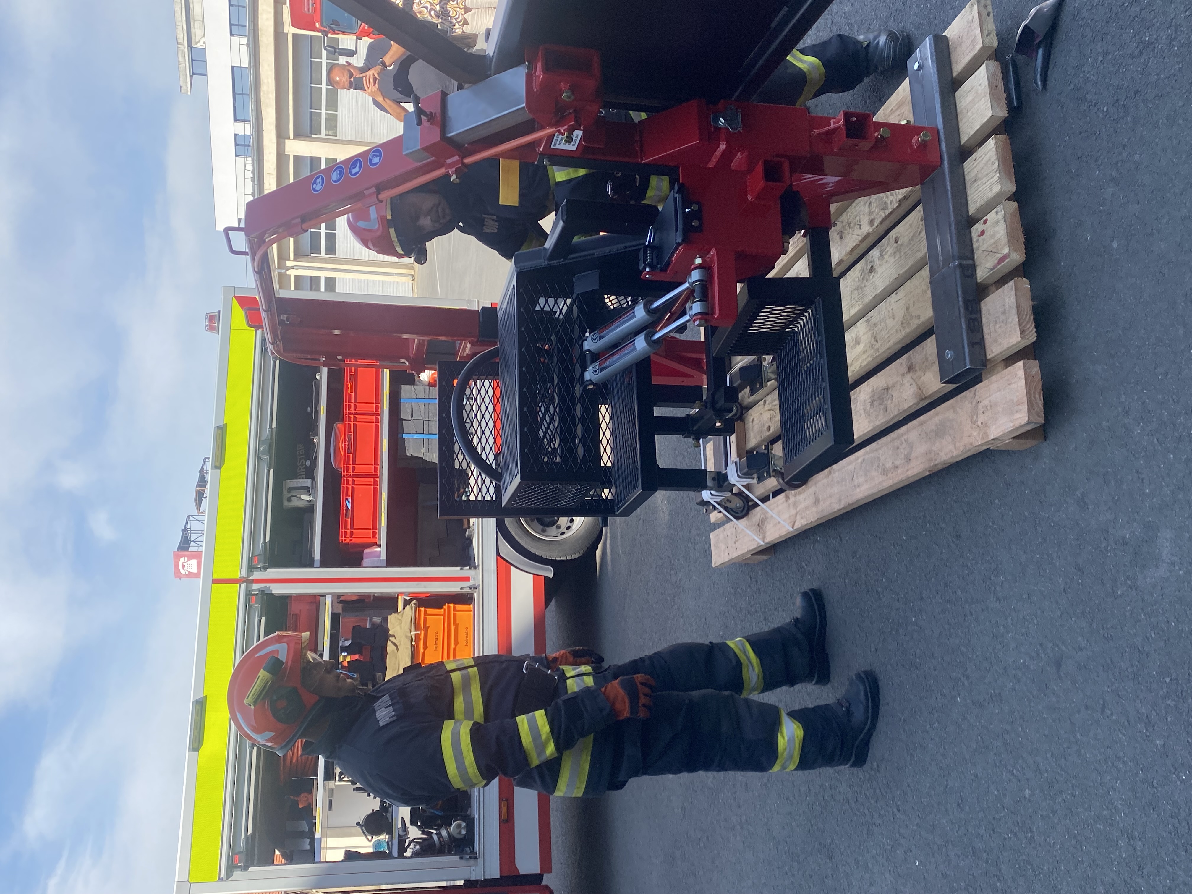 simulator-descarcerare-isu-premiera-oradea-pompieri