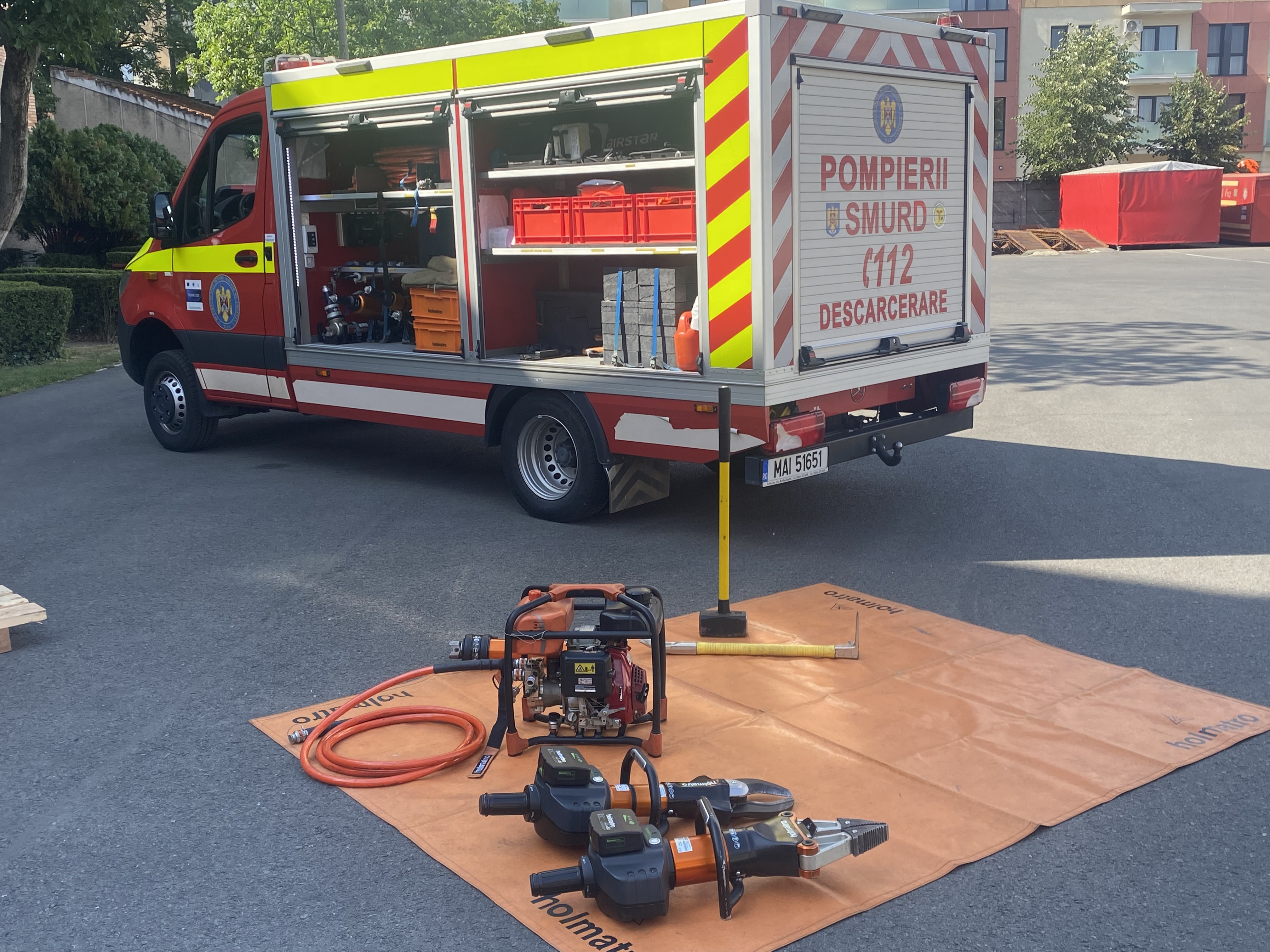 simulator-descarcerare-isu-premiera-oradea-pompieri
