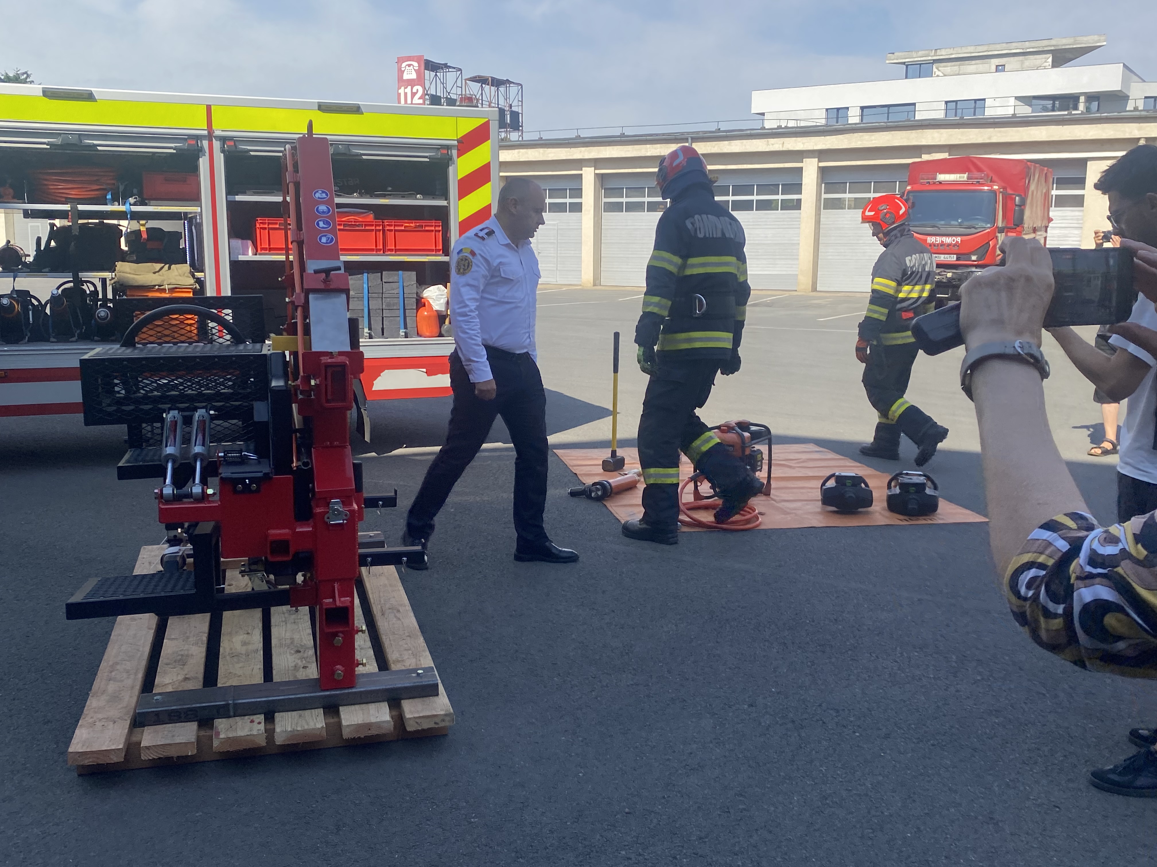 simulator-descarcerare-isu-premiera-oradea-pompieri