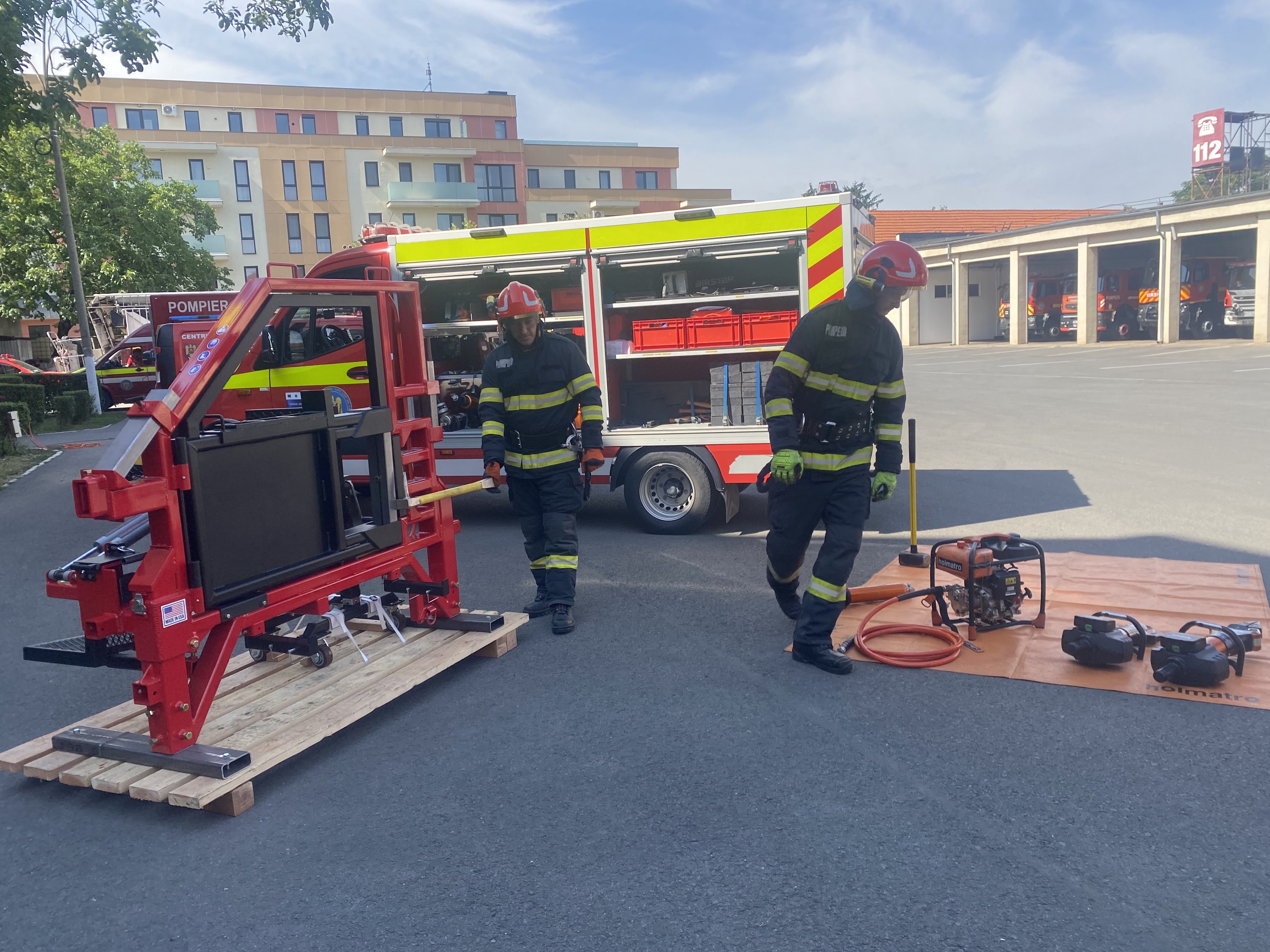 simulator-descarcerare-isu-premiera-oradea-pompieri