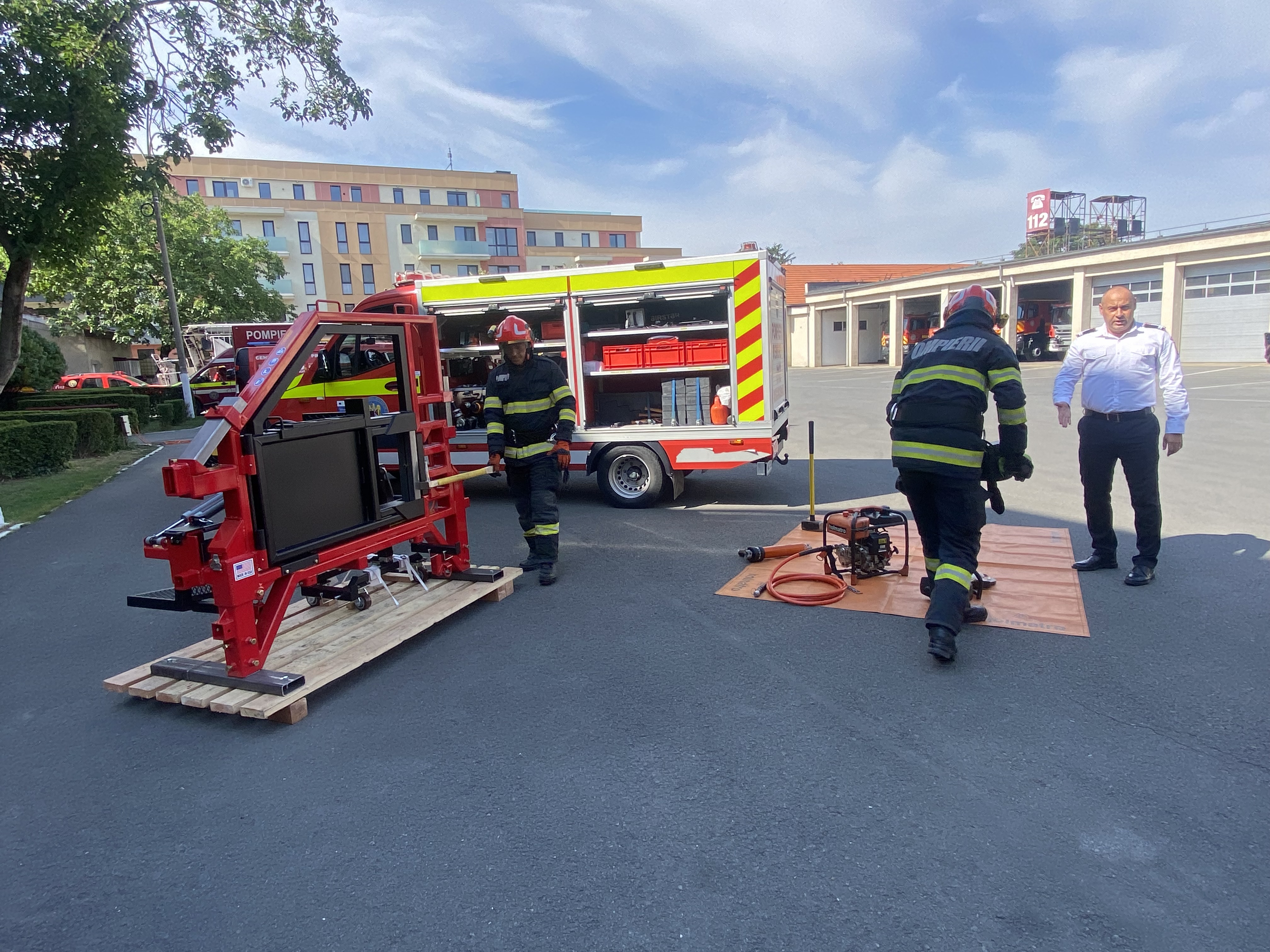 simulator-descarcerare-isu-premiera-oradea-pompieri