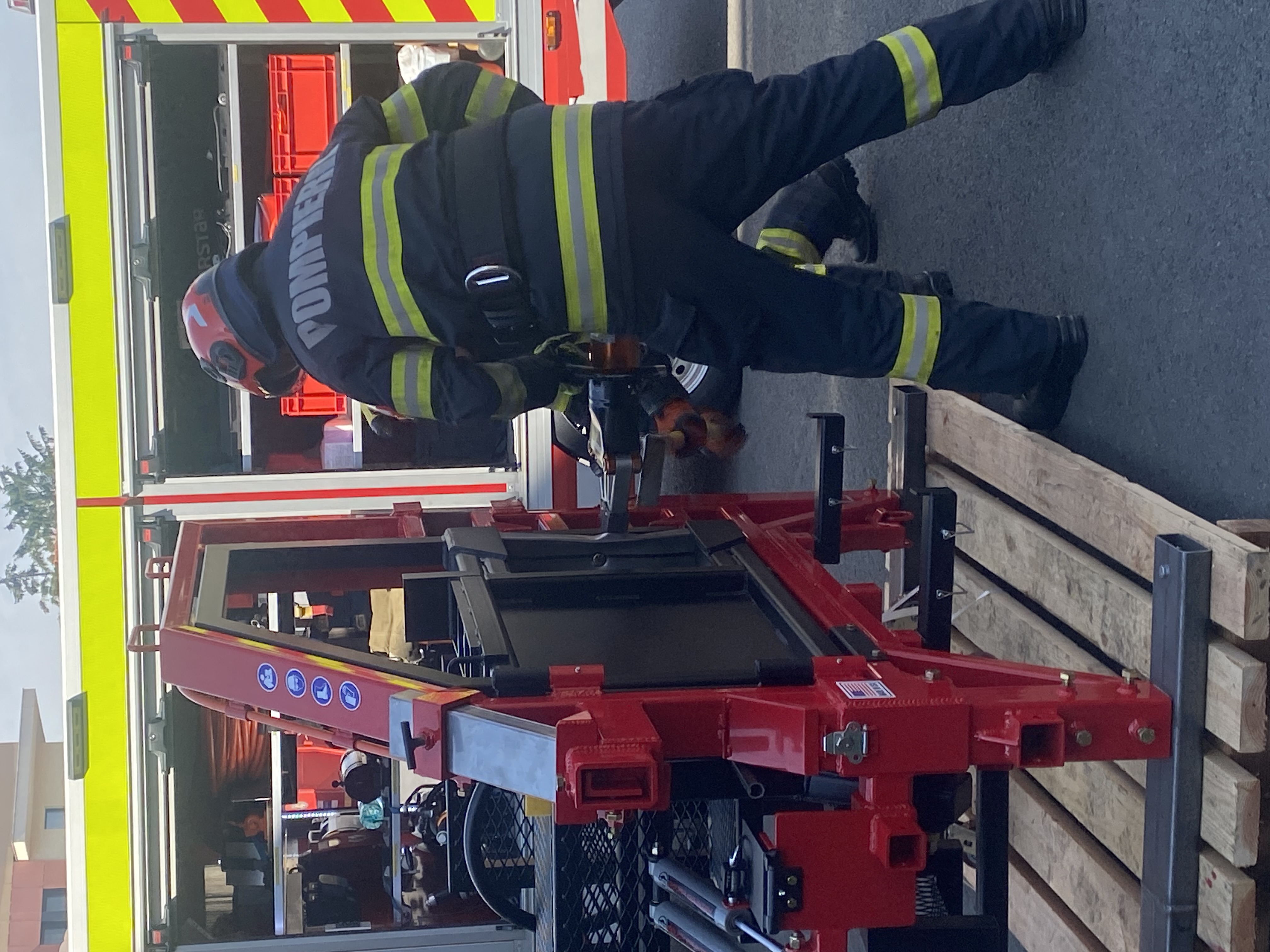 simulator-descarcerare-isu-premiera-oradea-pompieri