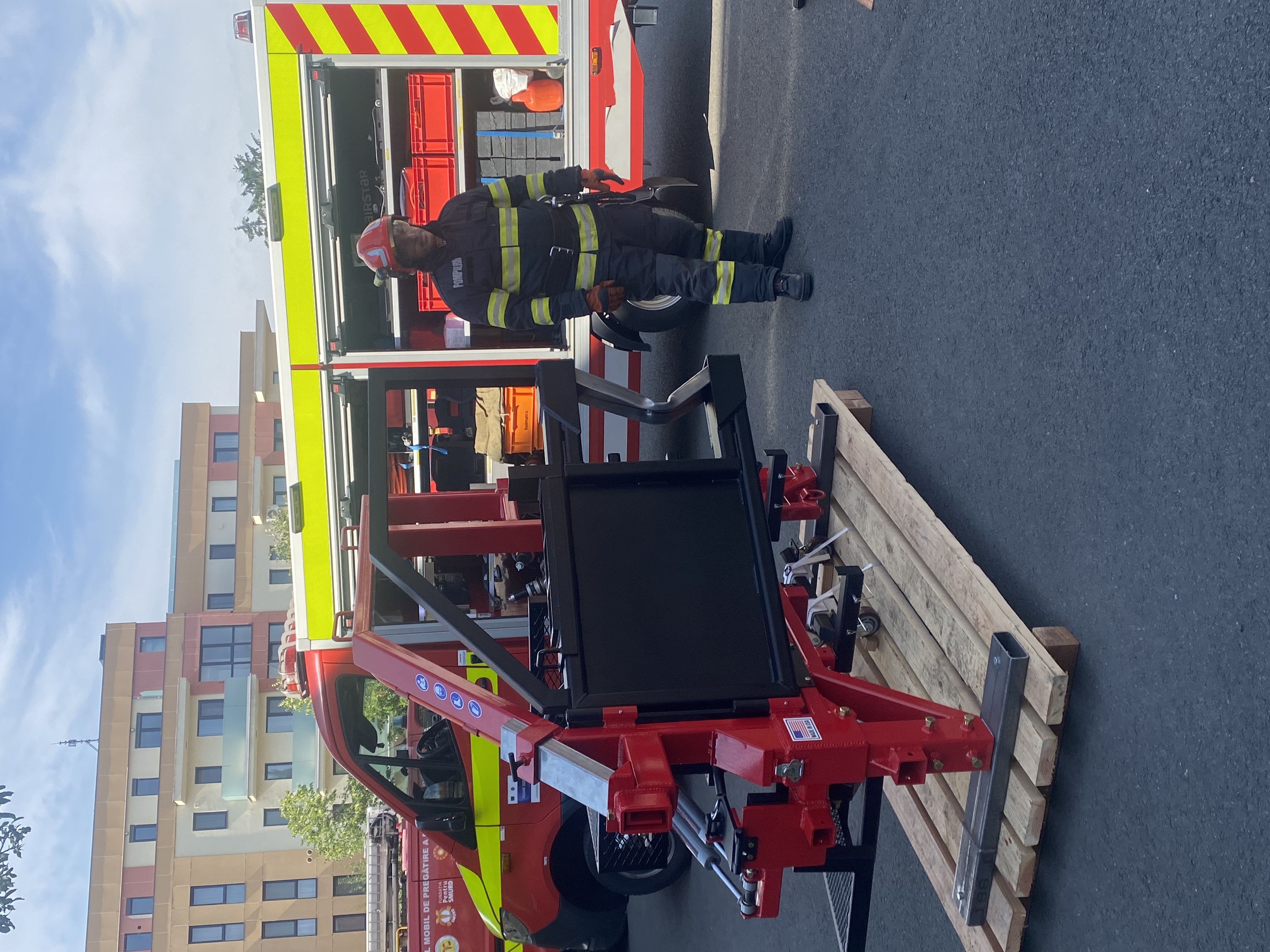 simulator-descarcerare-isu-premiera-oradea-pompieri