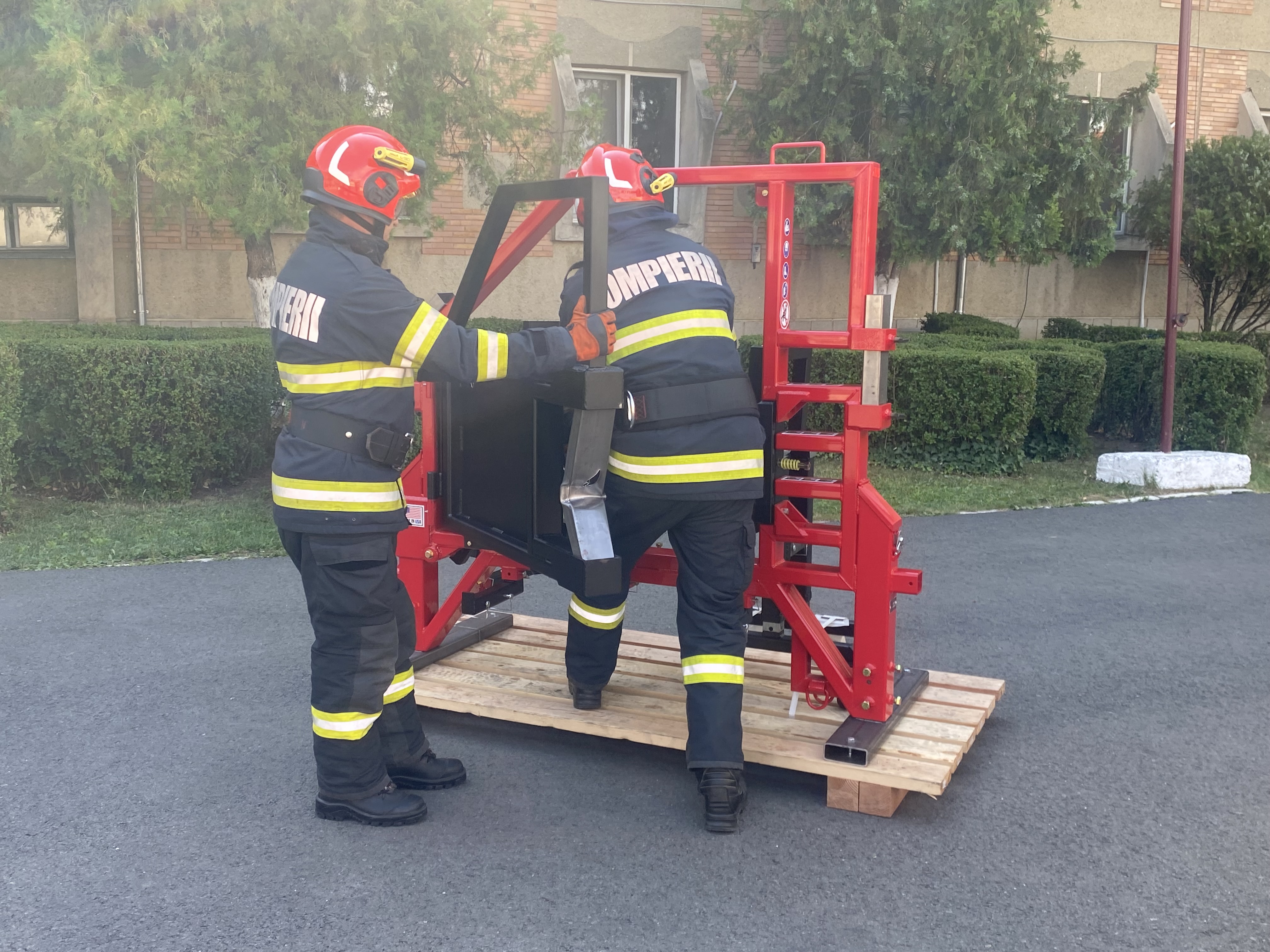 simulator-descarcerare-isu-premiera-oradea-pompieri