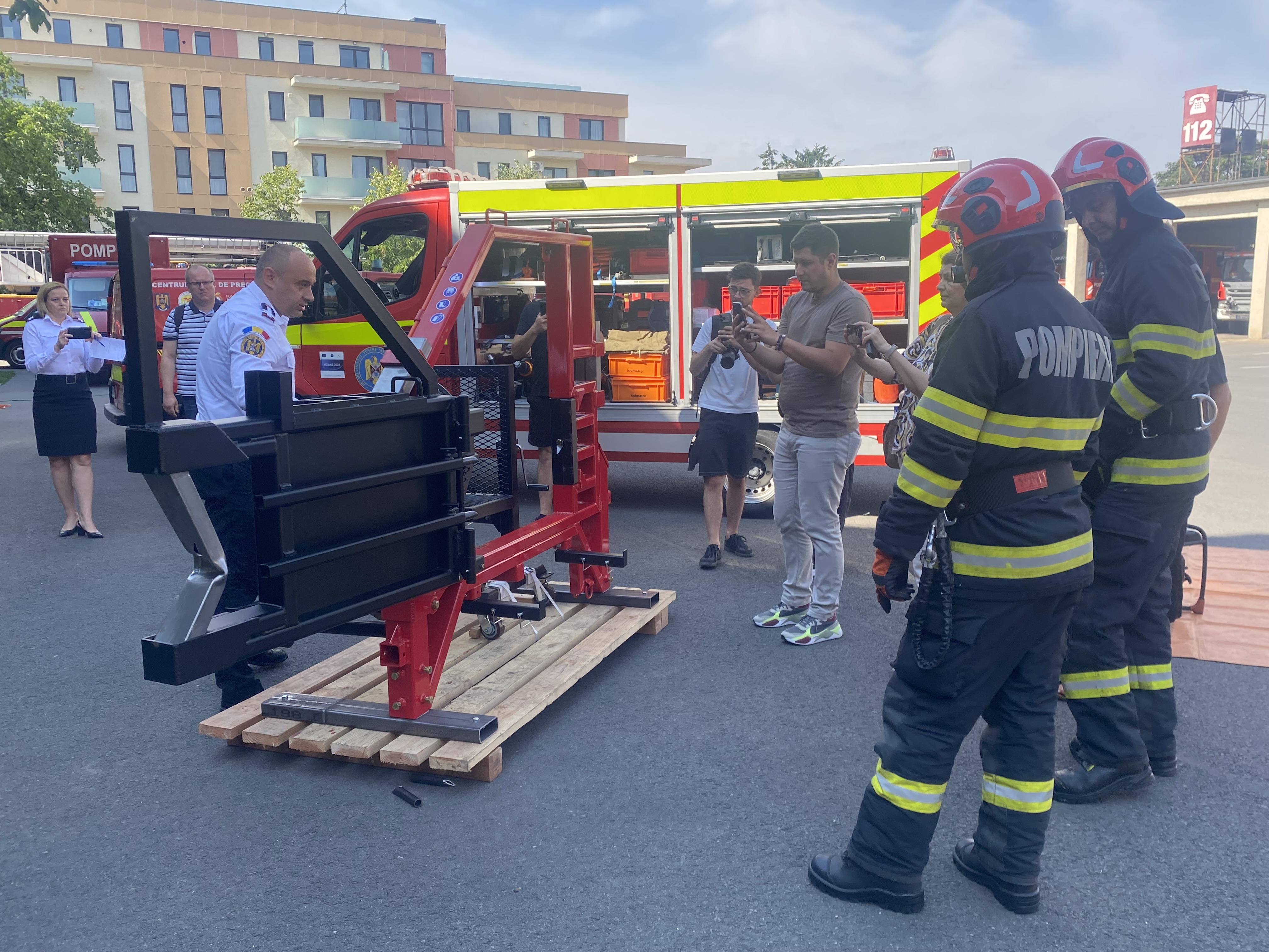 simulator-descarcerare-isu-premiera-oradea-pompieri