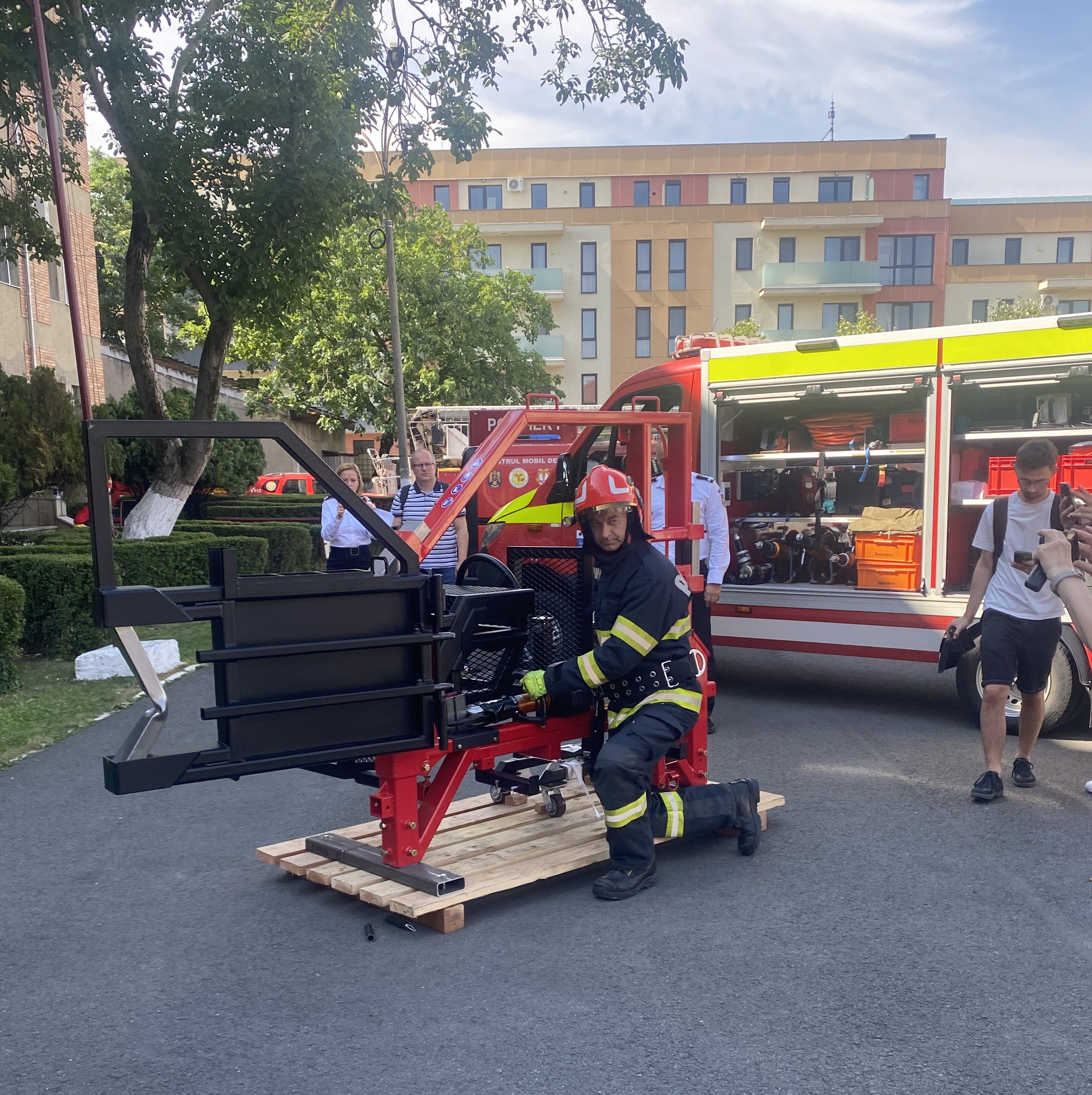 simulator-descarcerare-isu-premiera-oradea-pompieri