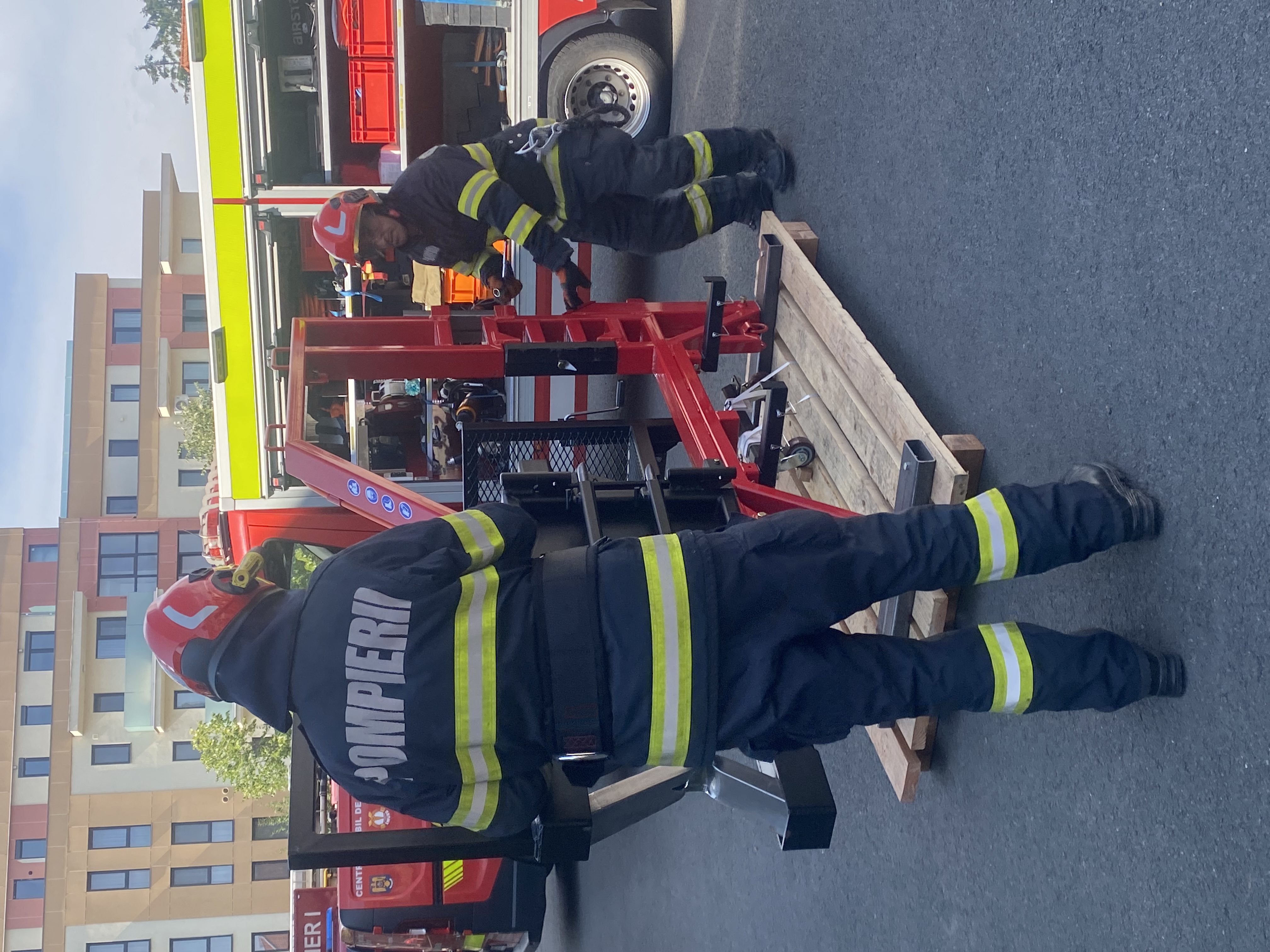 simulator-descarcerare-isu-premiera-oradea-pompieri