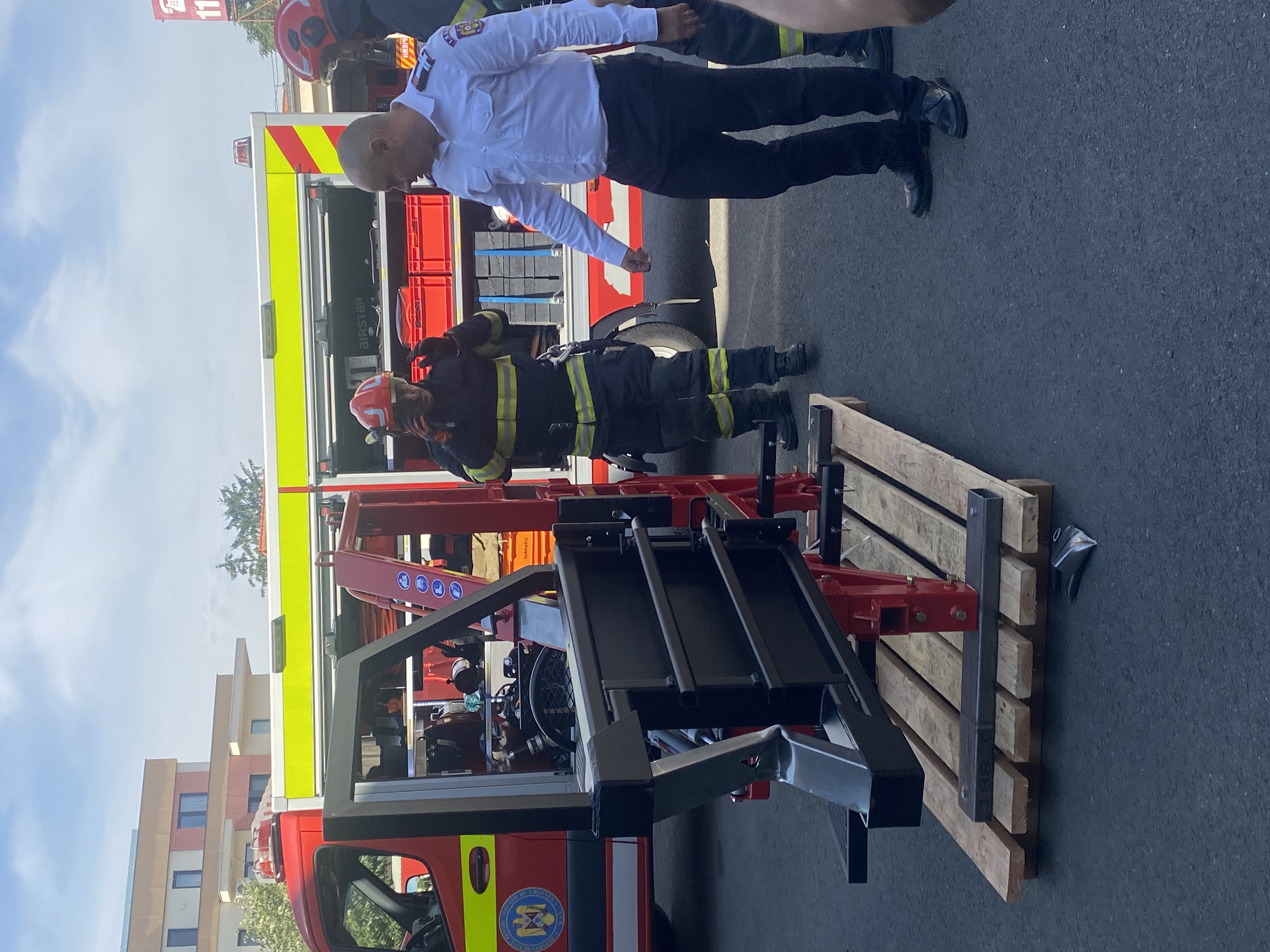 simulator-descarcerare-isu-premiera-oradea-pompieri