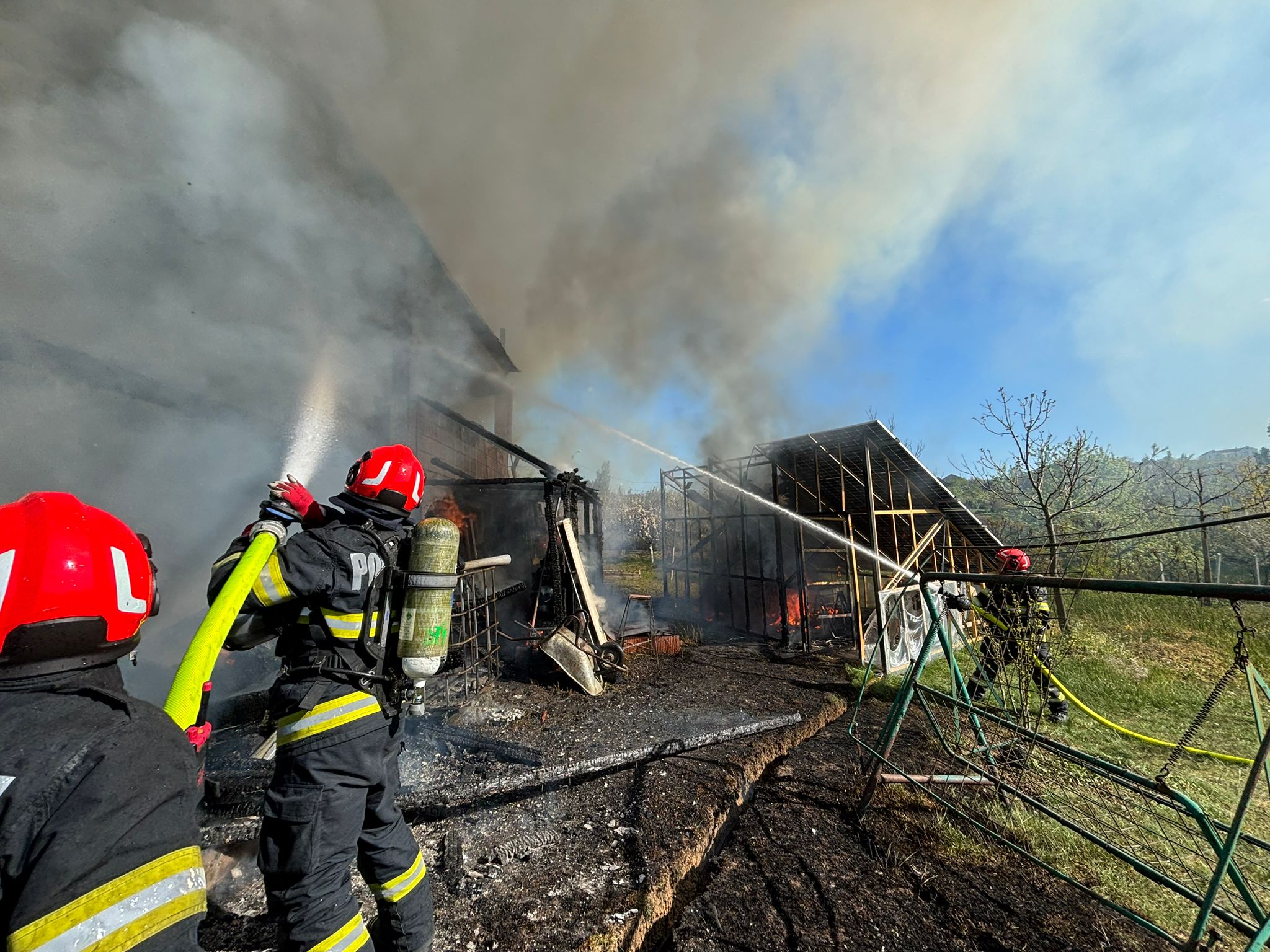 isu-pompieri-incendiu-casa