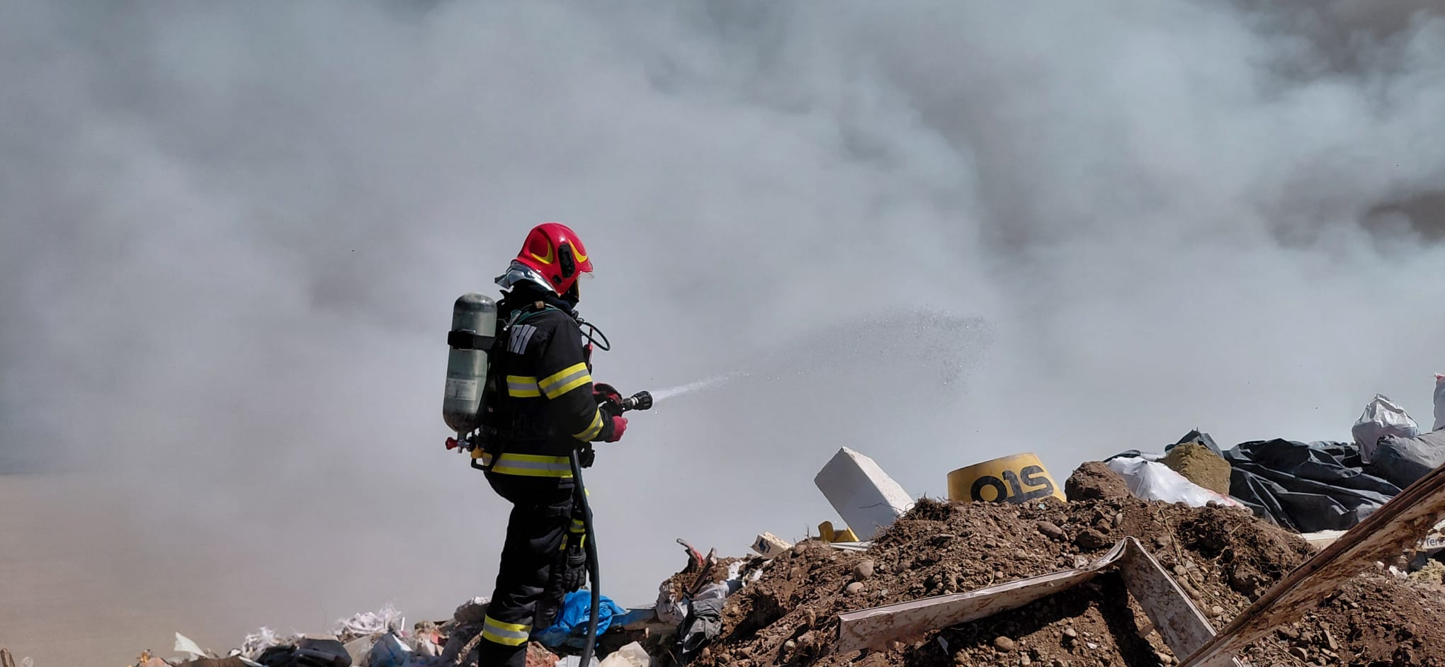 isu-pompieri-incendiu-groapa-gunoi-oradea