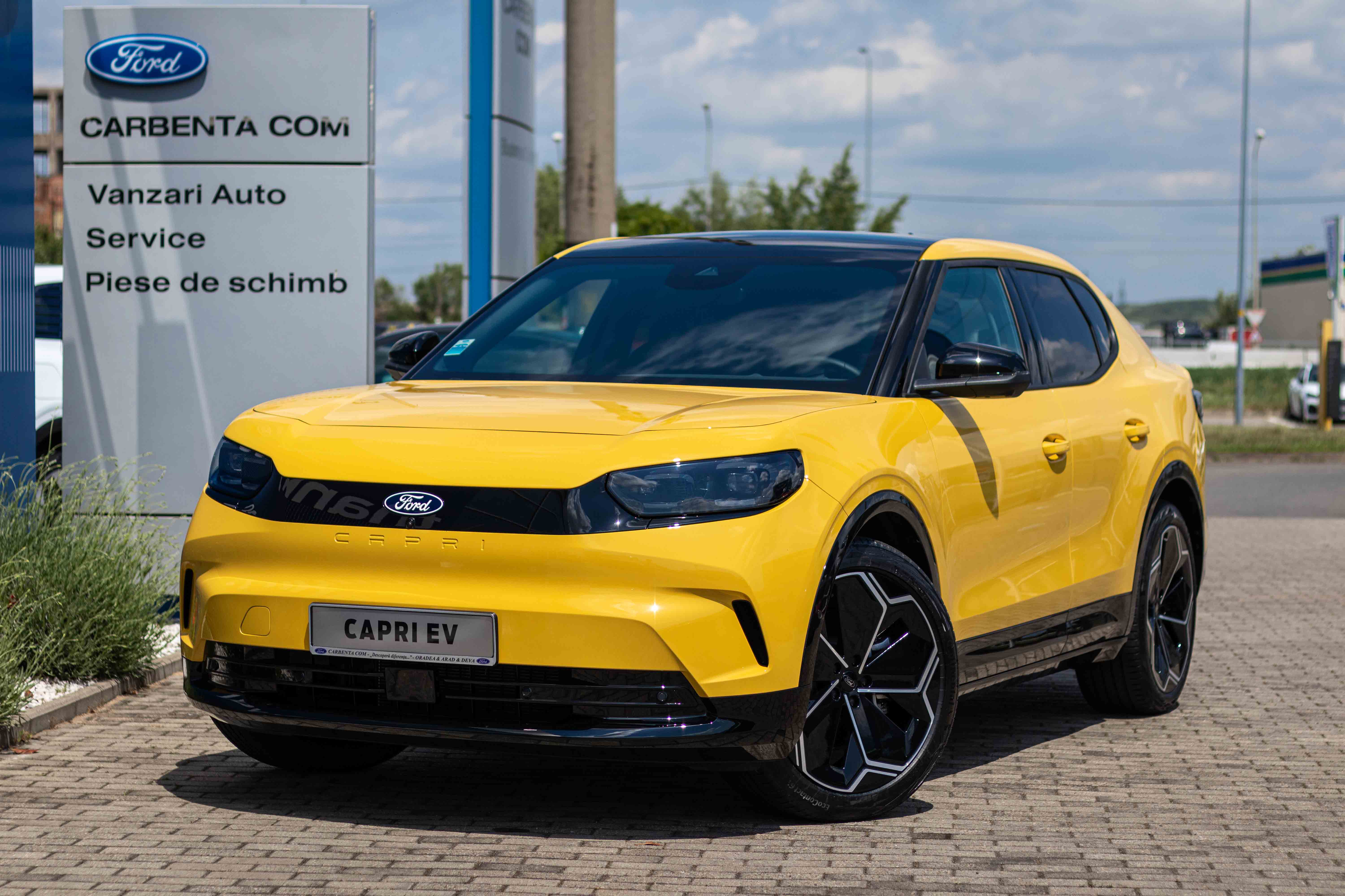 CAPRI ELECTRIC PREMIUM EXTENDED RANGE 340 CP AT AWD PANORAMIC VIVID YELLOW-2