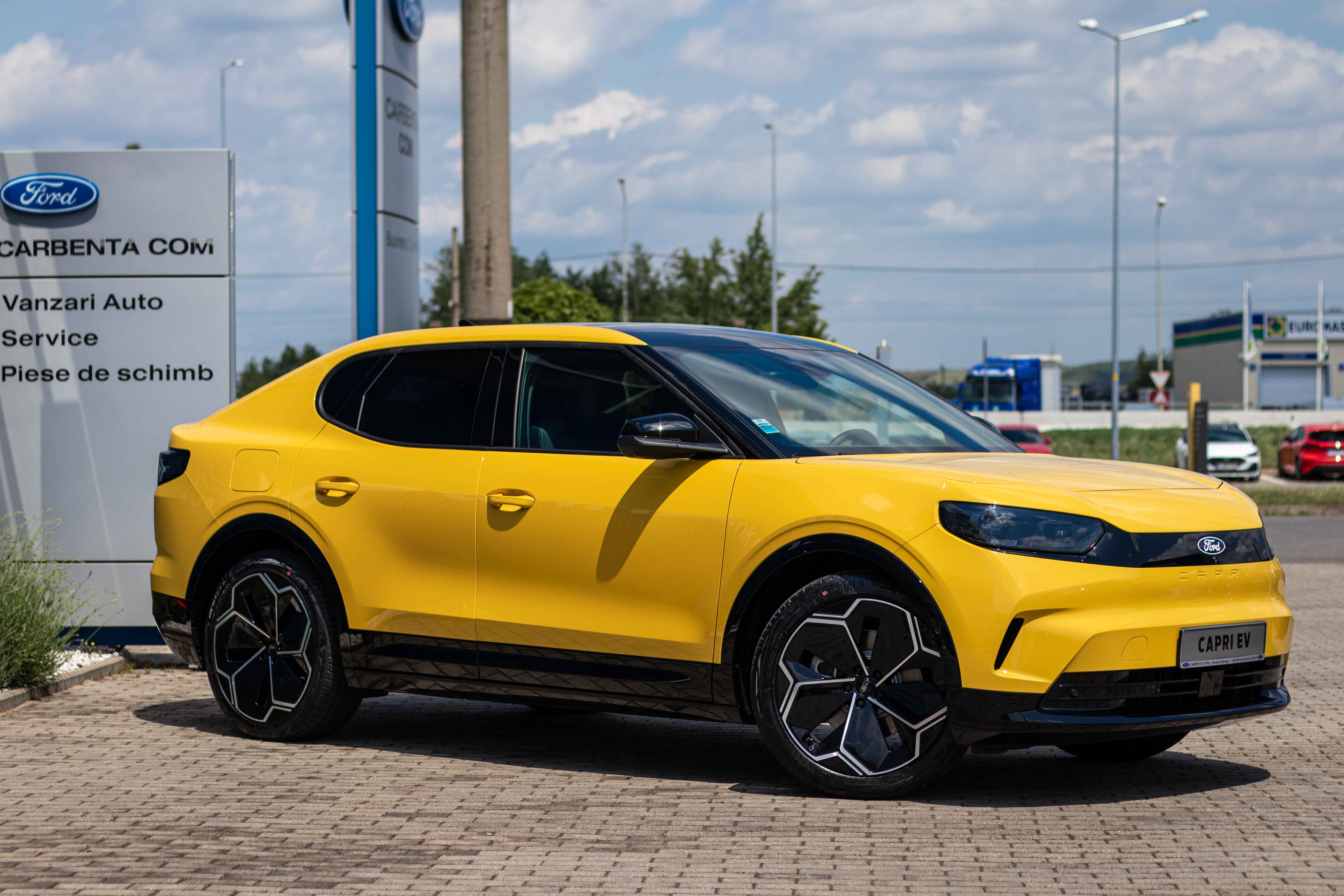 CAPRI ELECTRIC PREMIUM EXTENDED RANGE 340 CP AT AWD PANORAMIC VIVID YELLOW-9