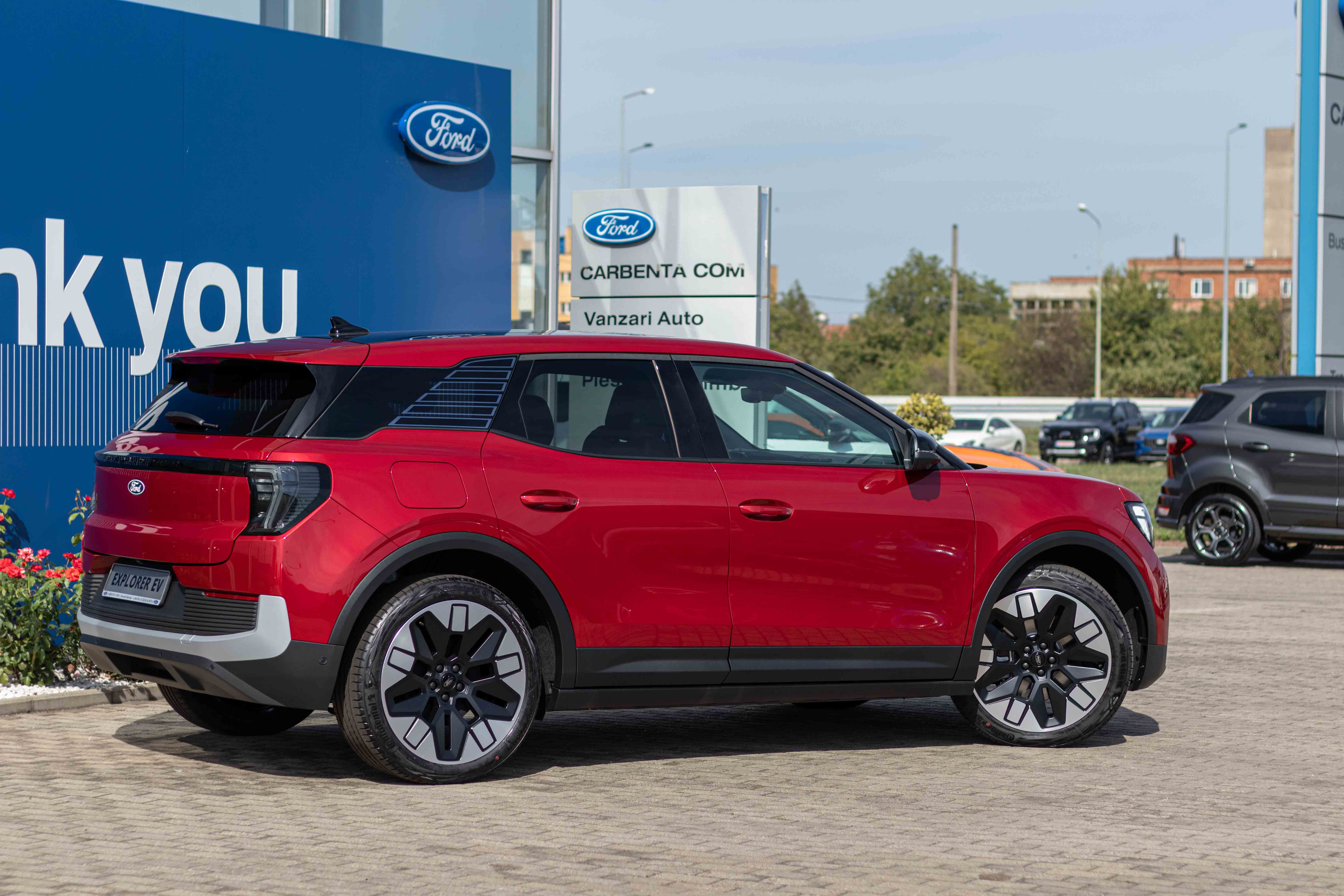 EXPLORER EV PREMIUM EXTENDED RANGE 340 CP AT AWD PANORAMIC LUCID RED-13