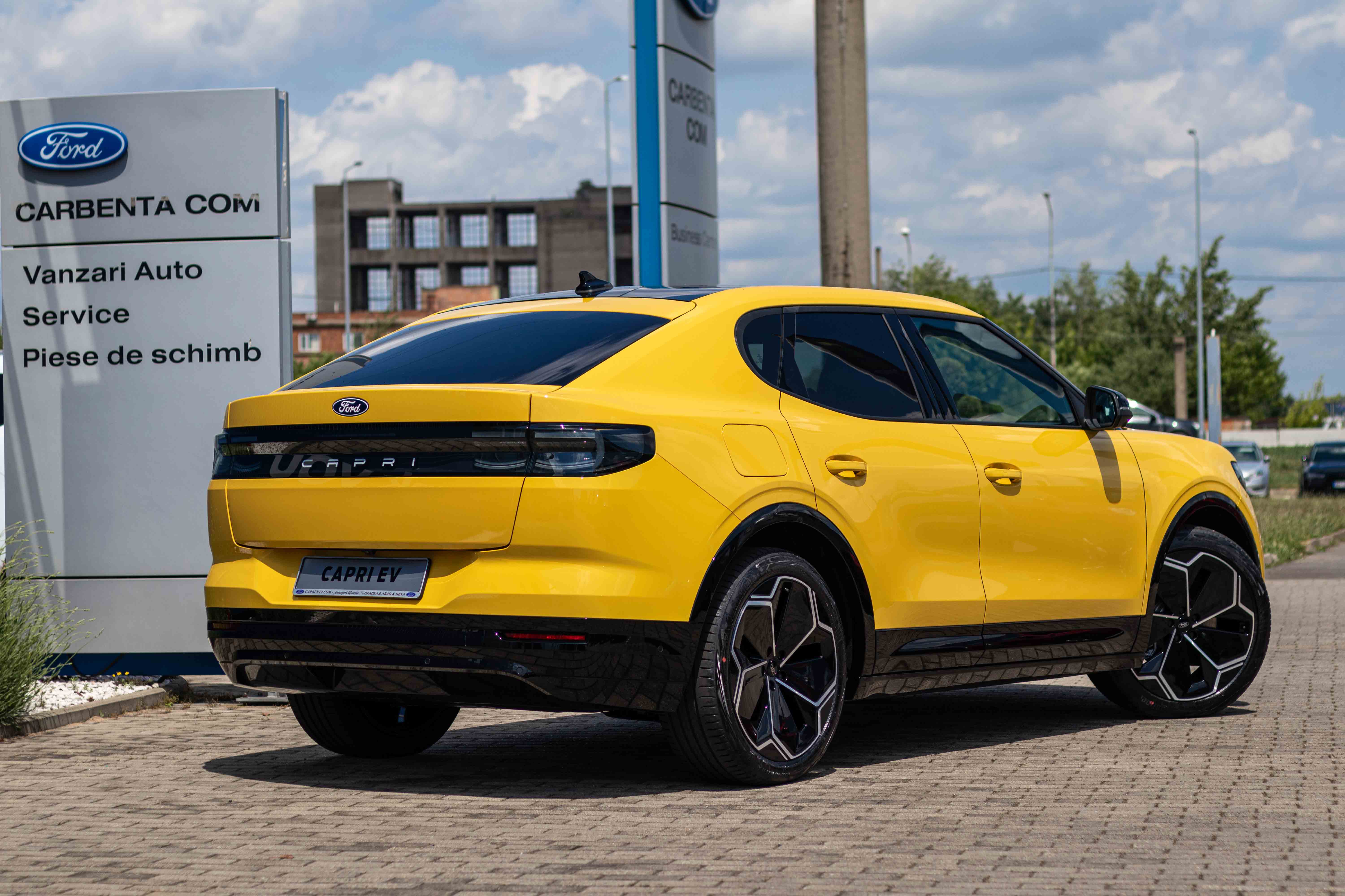 CAPRI ELECTRIC PREMIUM EXTENDED RANGE 340 CP AT AWD PANORAMIC VIVID YELLOW-14
