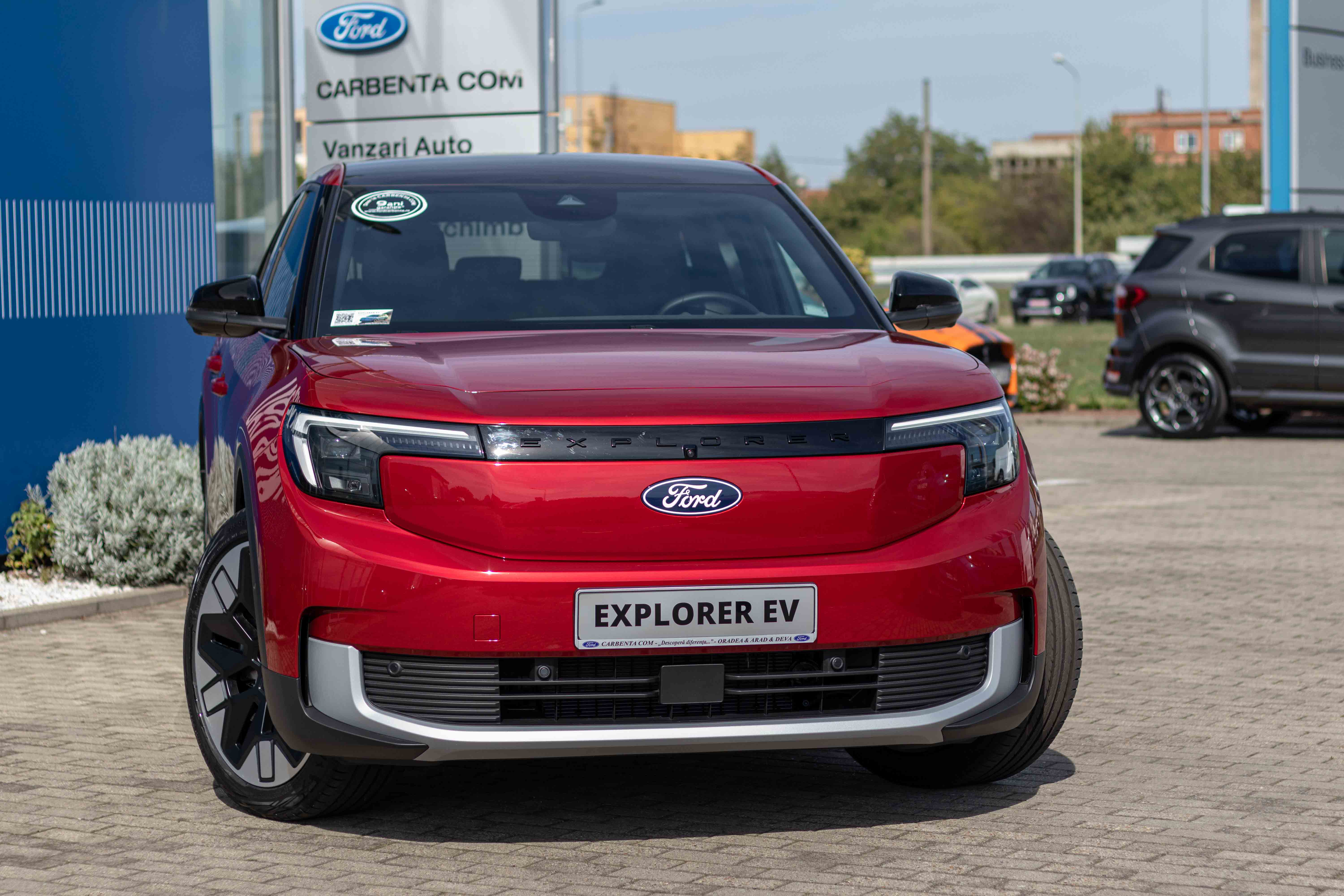EXPLORER EV PREMIUM EXTENDED RANGE 340 CP AT AWD PANORAMIC LUCID RED-5