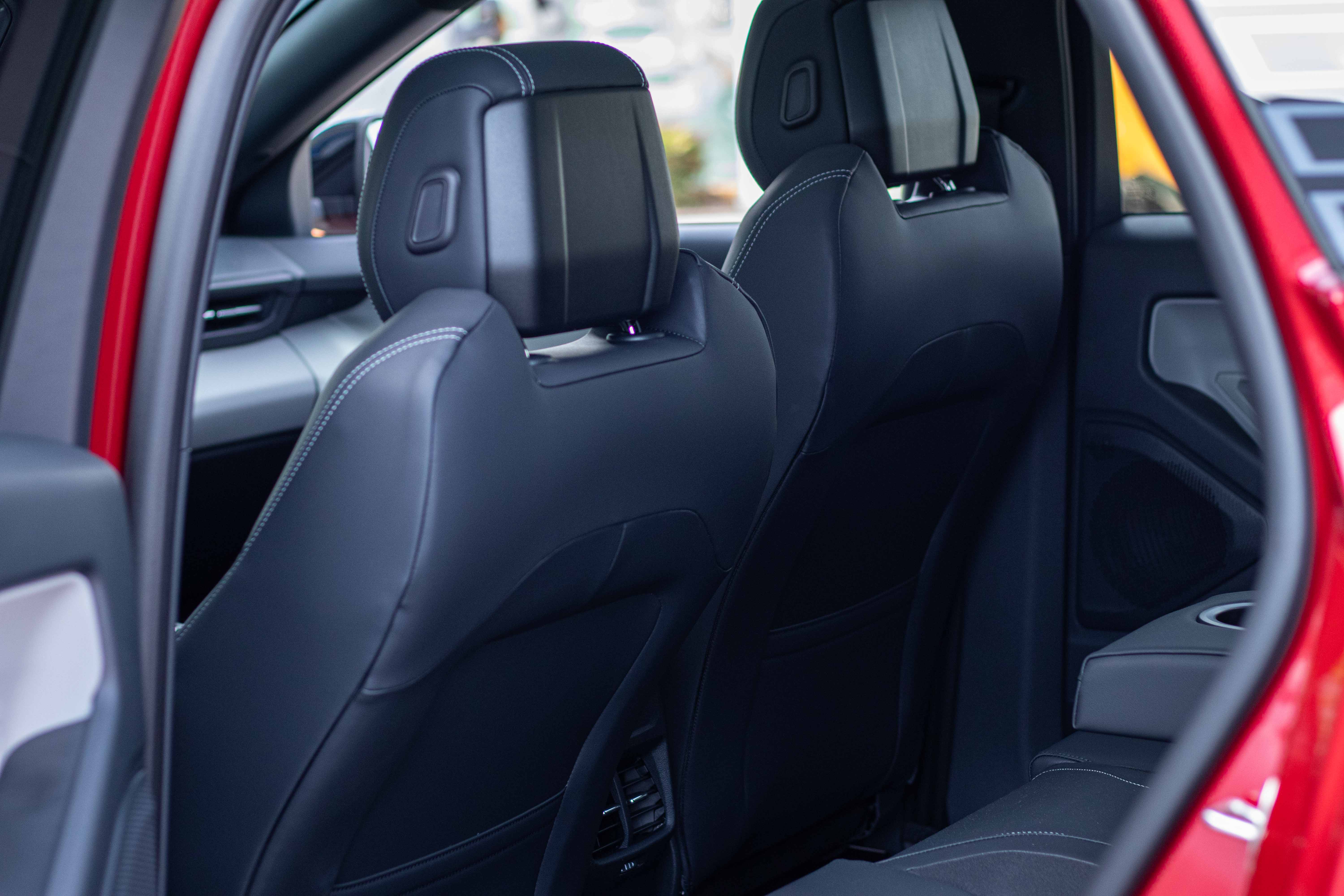 EXPLORER EV PREMIUM EXTENDED RANGE 340 CP AT AWD PANORAMIC LUCID RED-20