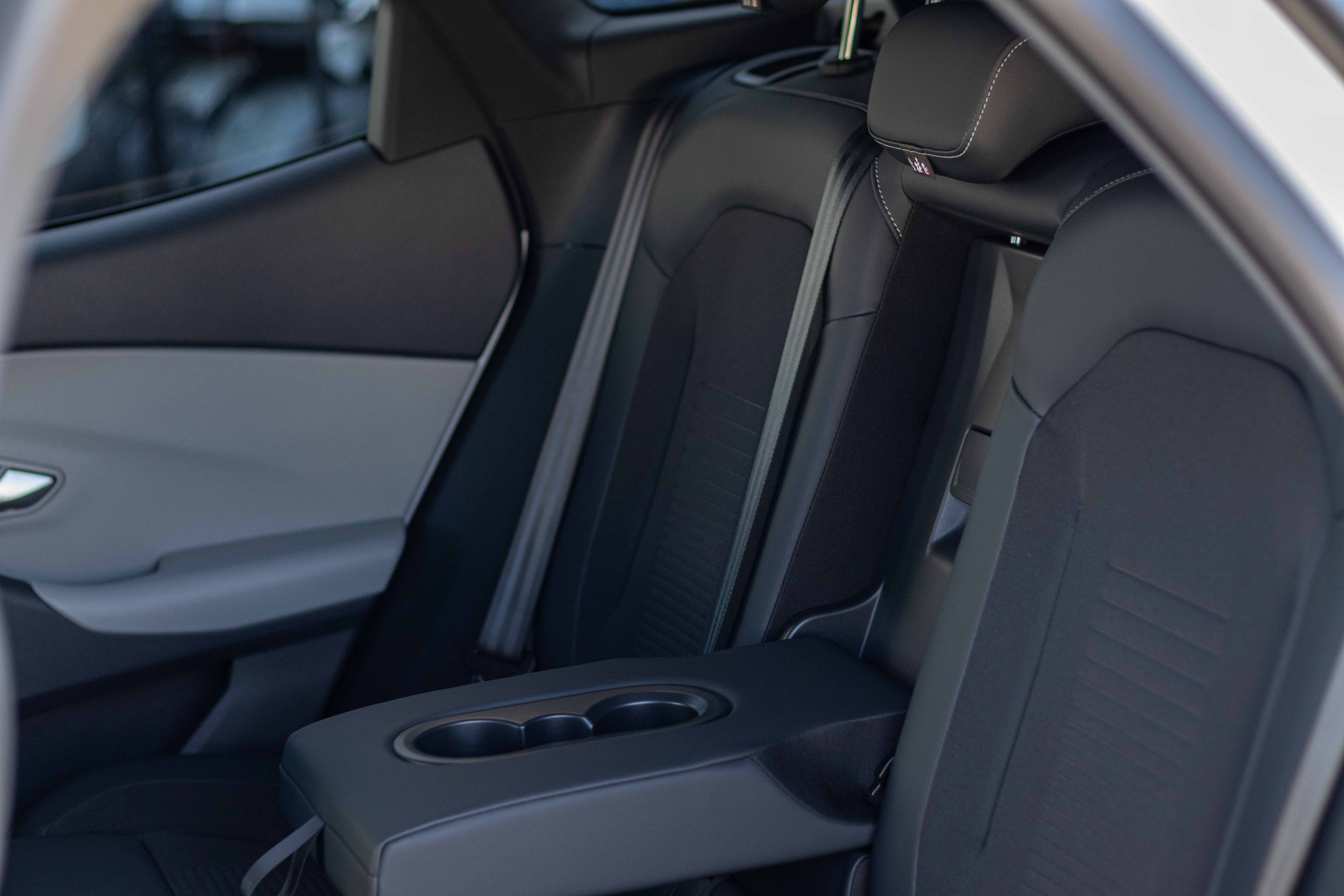 NOUL EXPLORER ELECTRIC PREMIUM EXTENDED RANGE 340 CP AT AWD PANORAMIC FROZEN WHITE jante 20-31