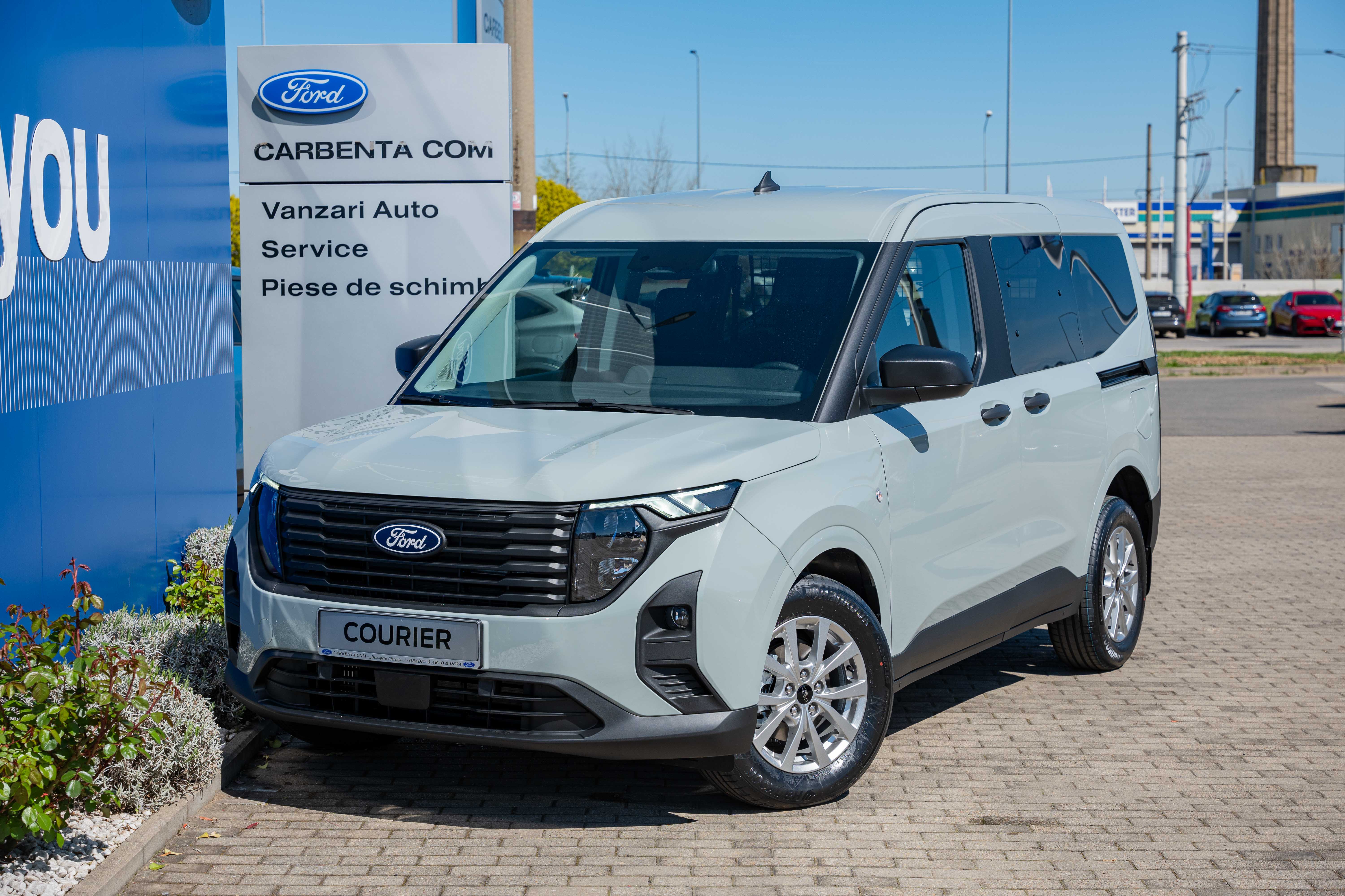 ford transit courier (4)