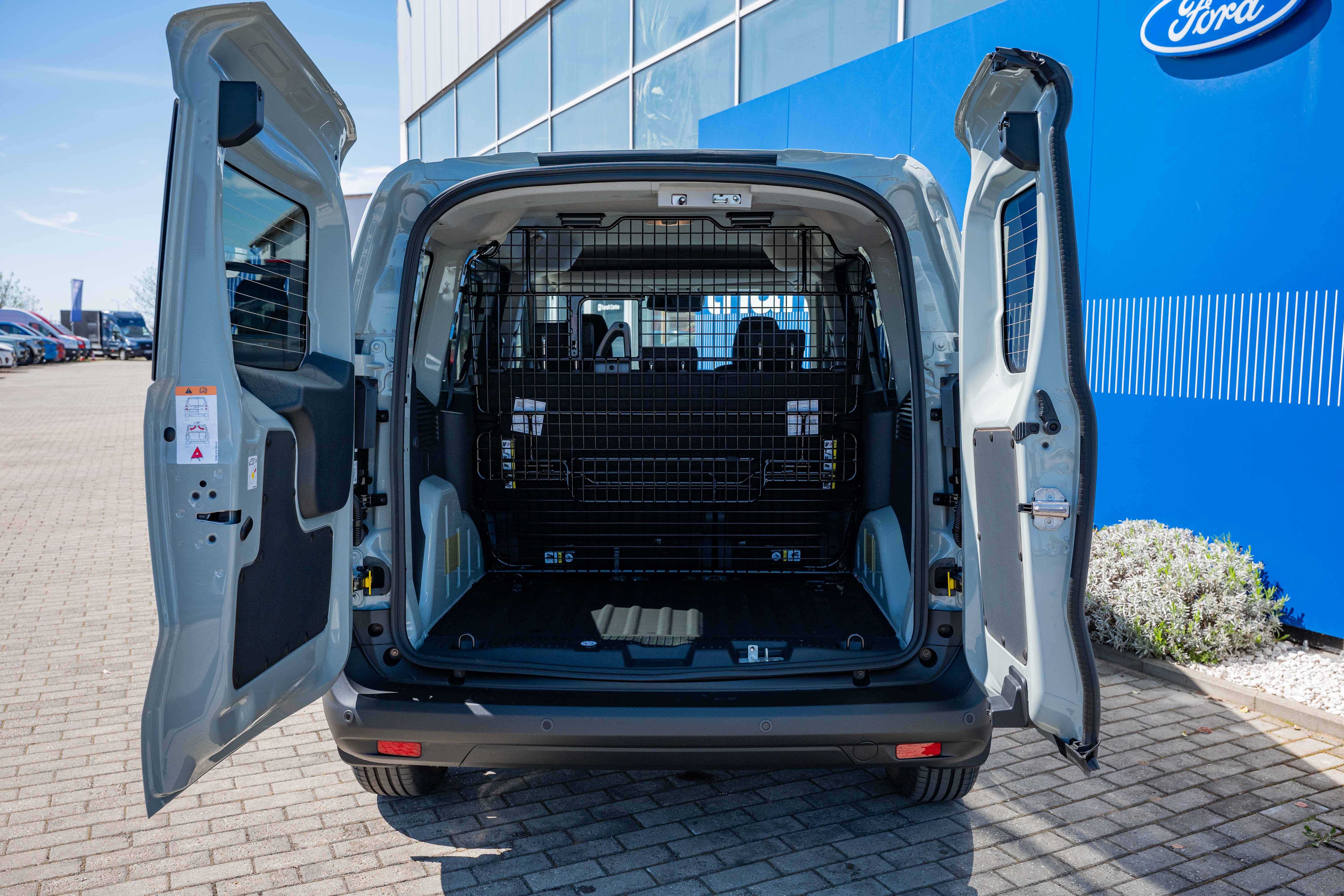 ford transit courier (5)