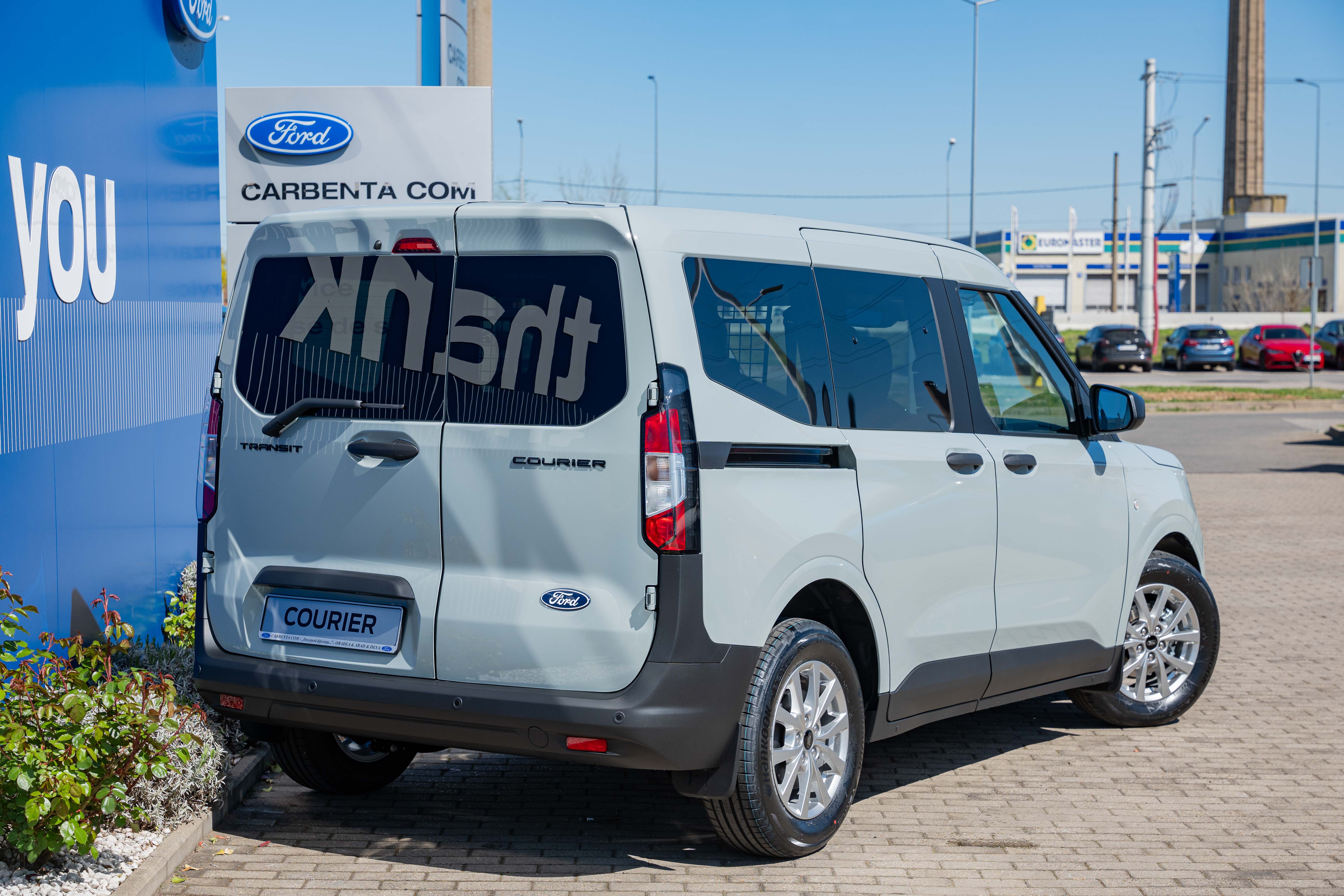 ford transit courier (7)