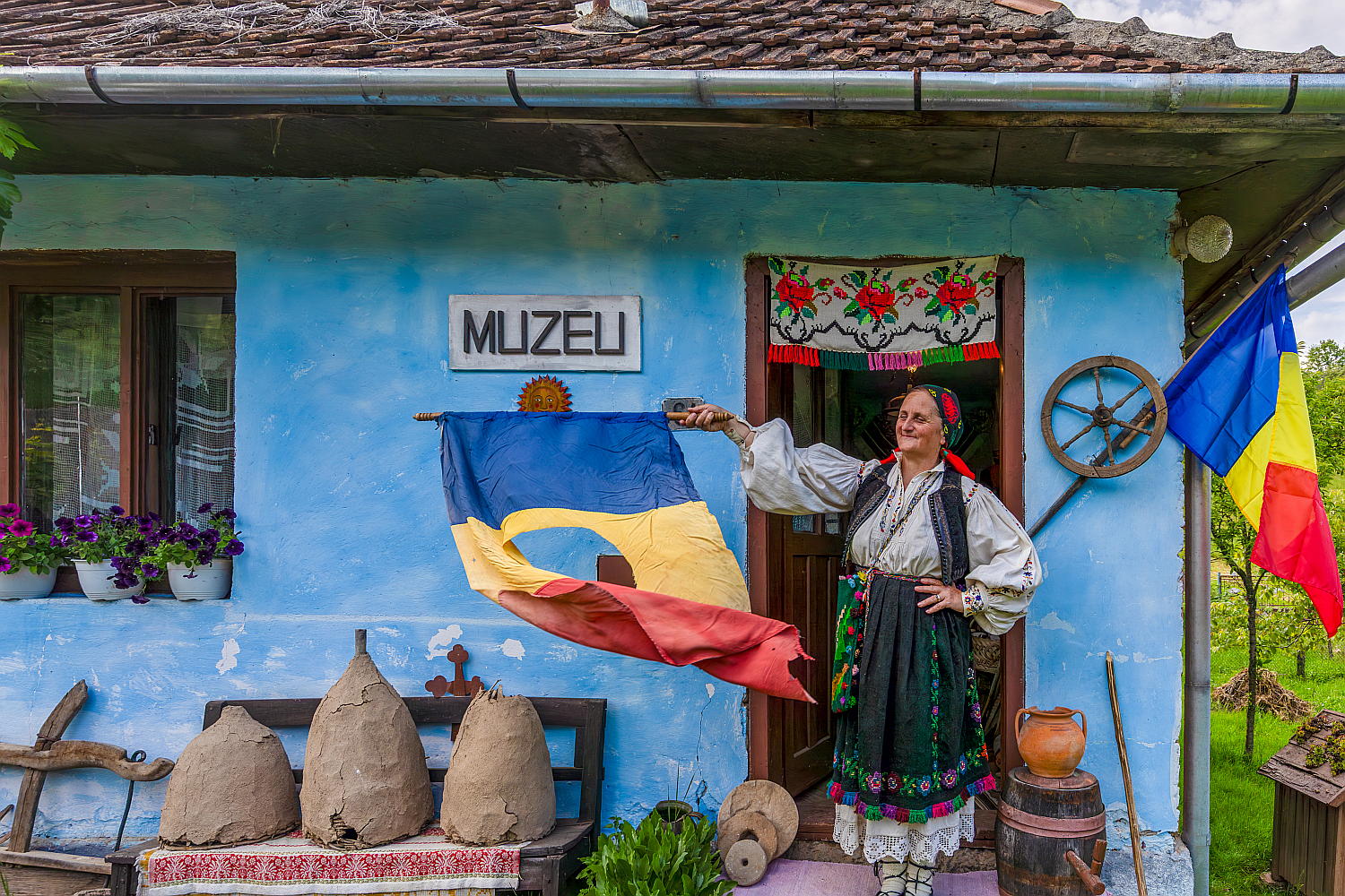 Jef Lemens (Belgia)-Muzeul Etnografic Angela Maxim din Răstolțu Mare-3 premii (Serbia, Montenegro, USA)