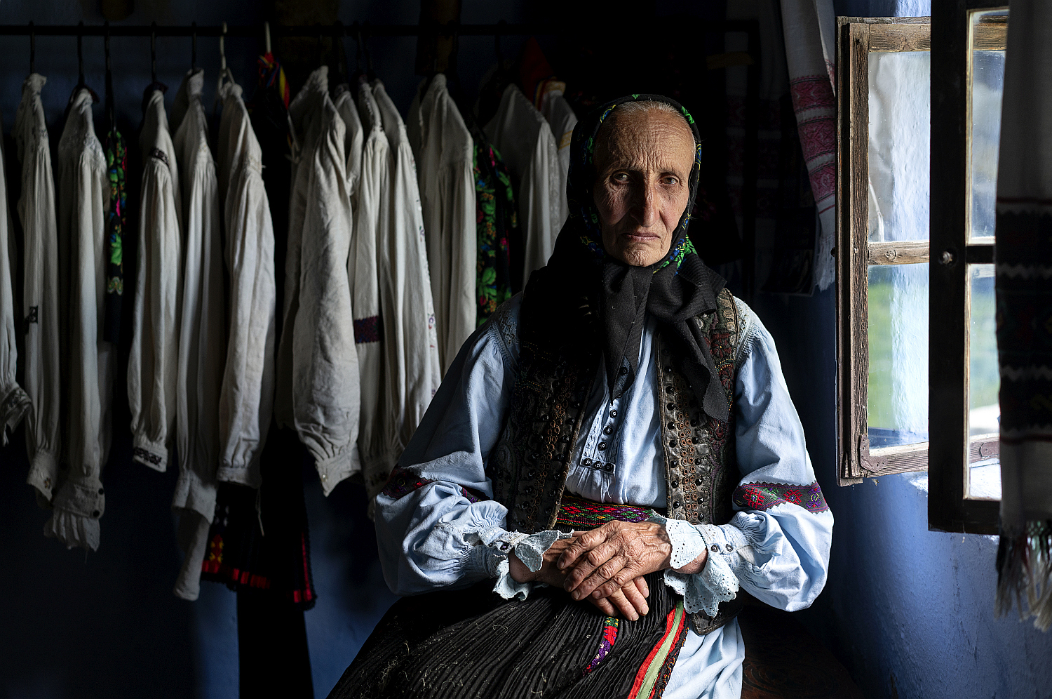 Laura Stoica (Oltenița)-Casa Muzeu din Meseșenii de Jos 2019-Fotografie publicată pe site-ul oficial VOGUE Italia