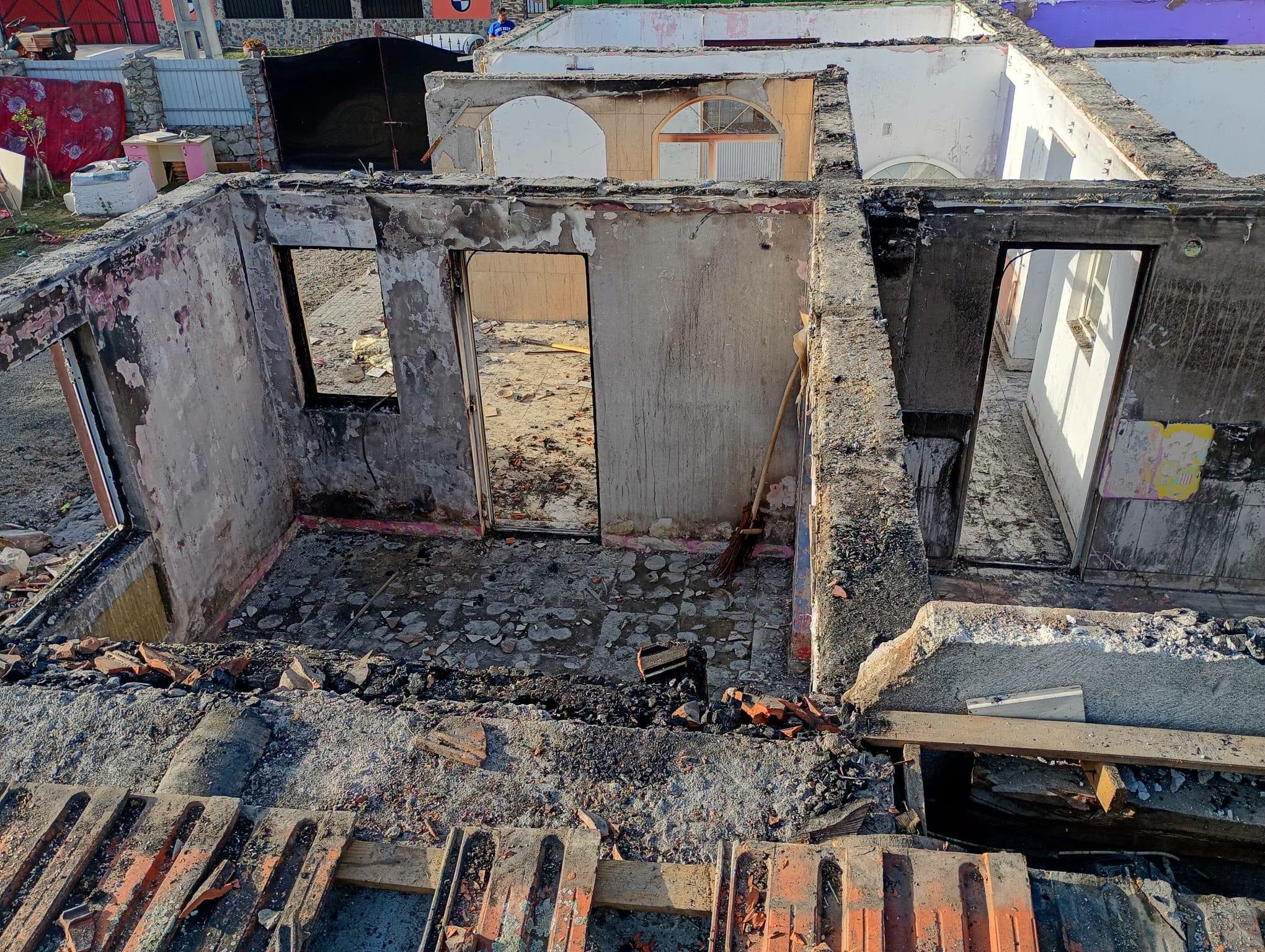 incendiu-cefa-apel-umanitar-locuinta-arsa