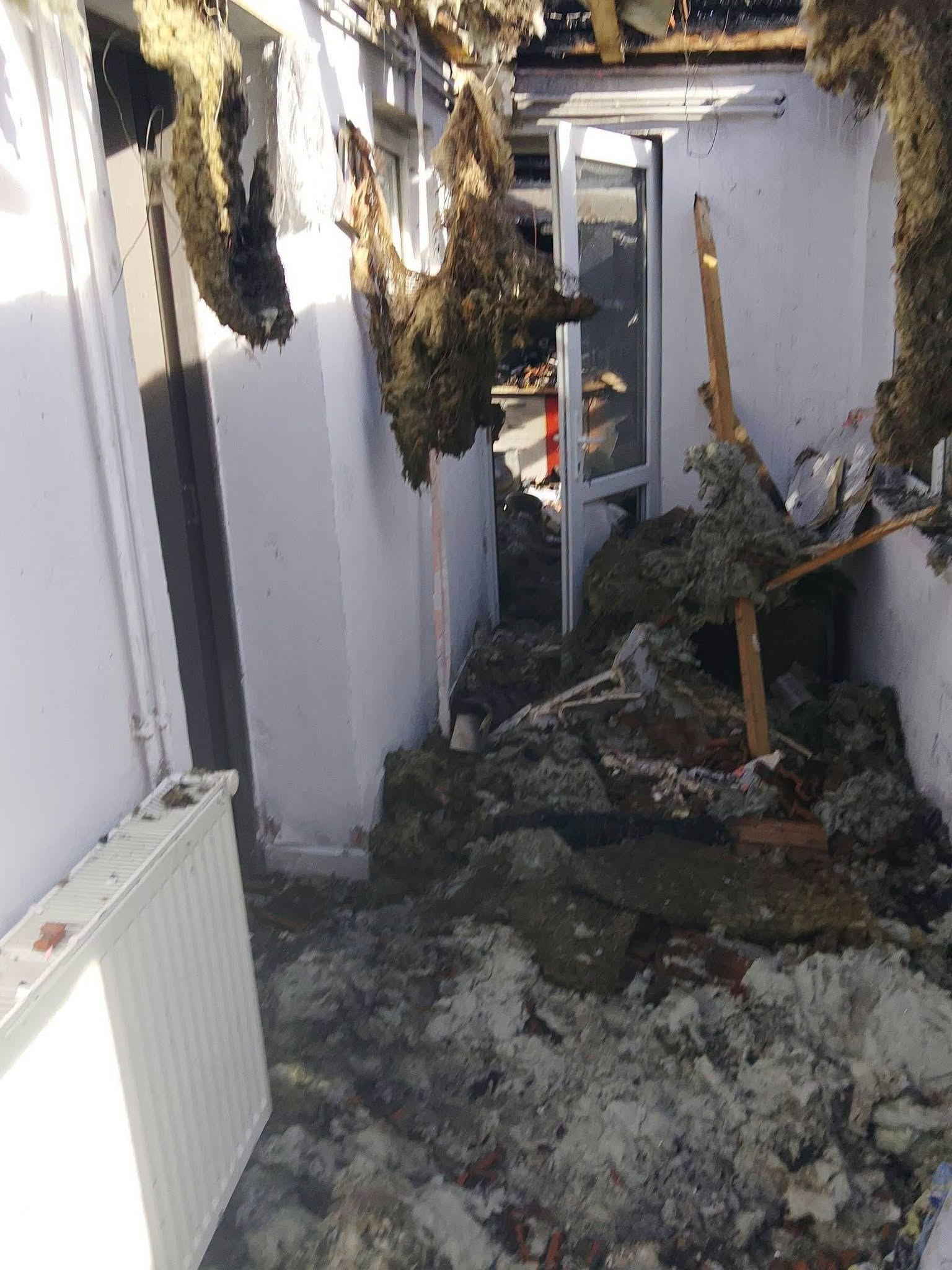 incendiu-cefa-apel-umanitar-locuinta-arsa