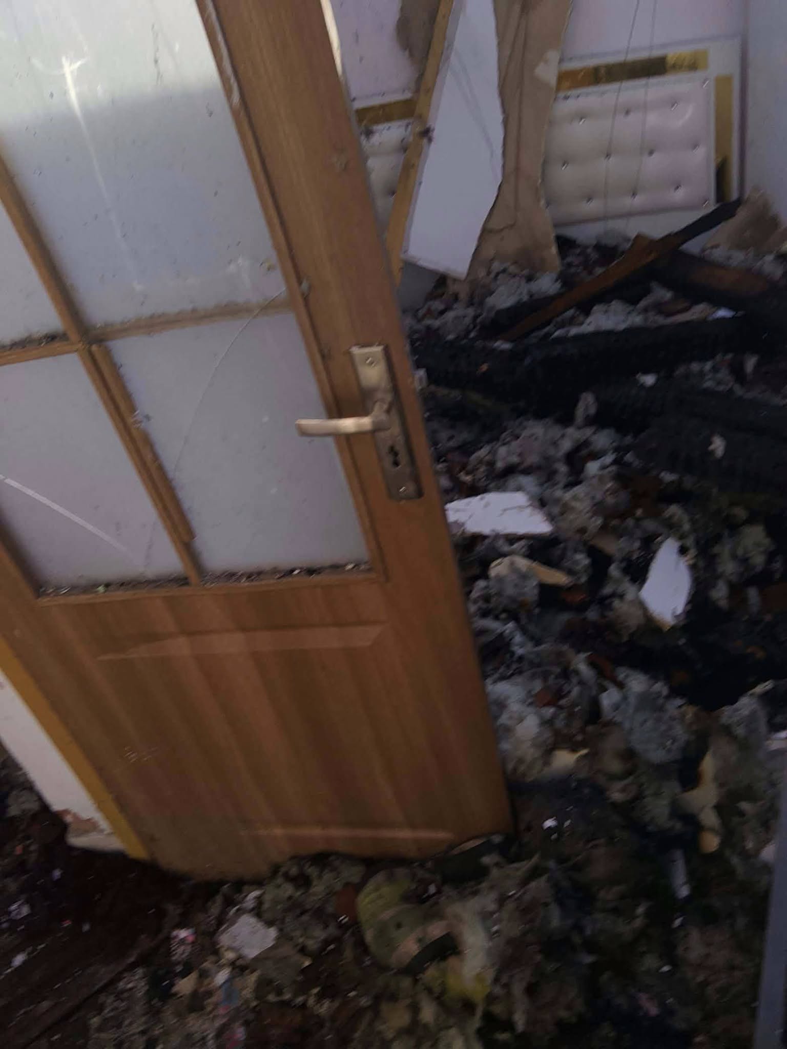 incendiu-cefa-apel-umanitar-locuinta-arsa