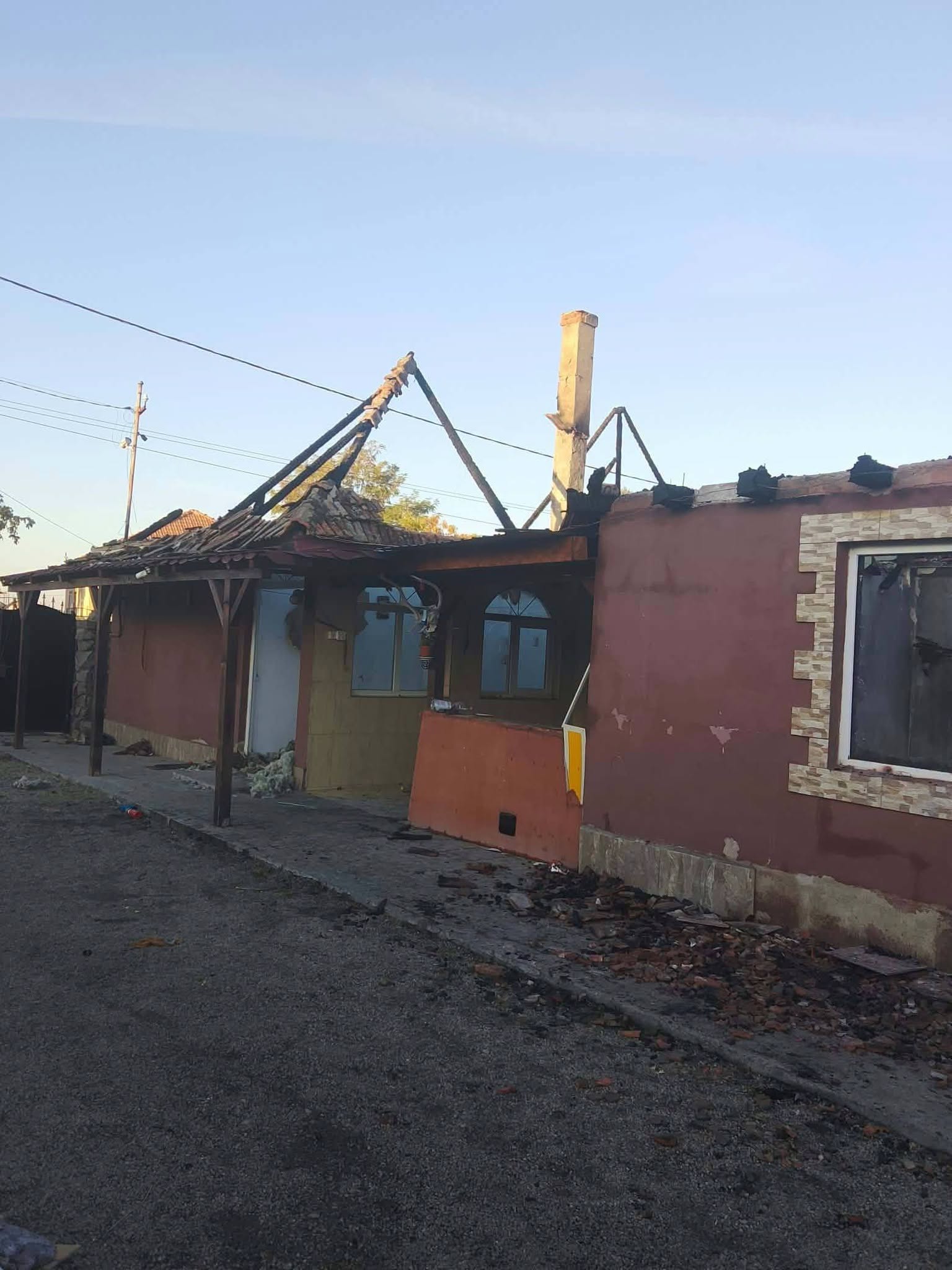 incendiu-cefa-apel-umanitar-locuinta-arsa