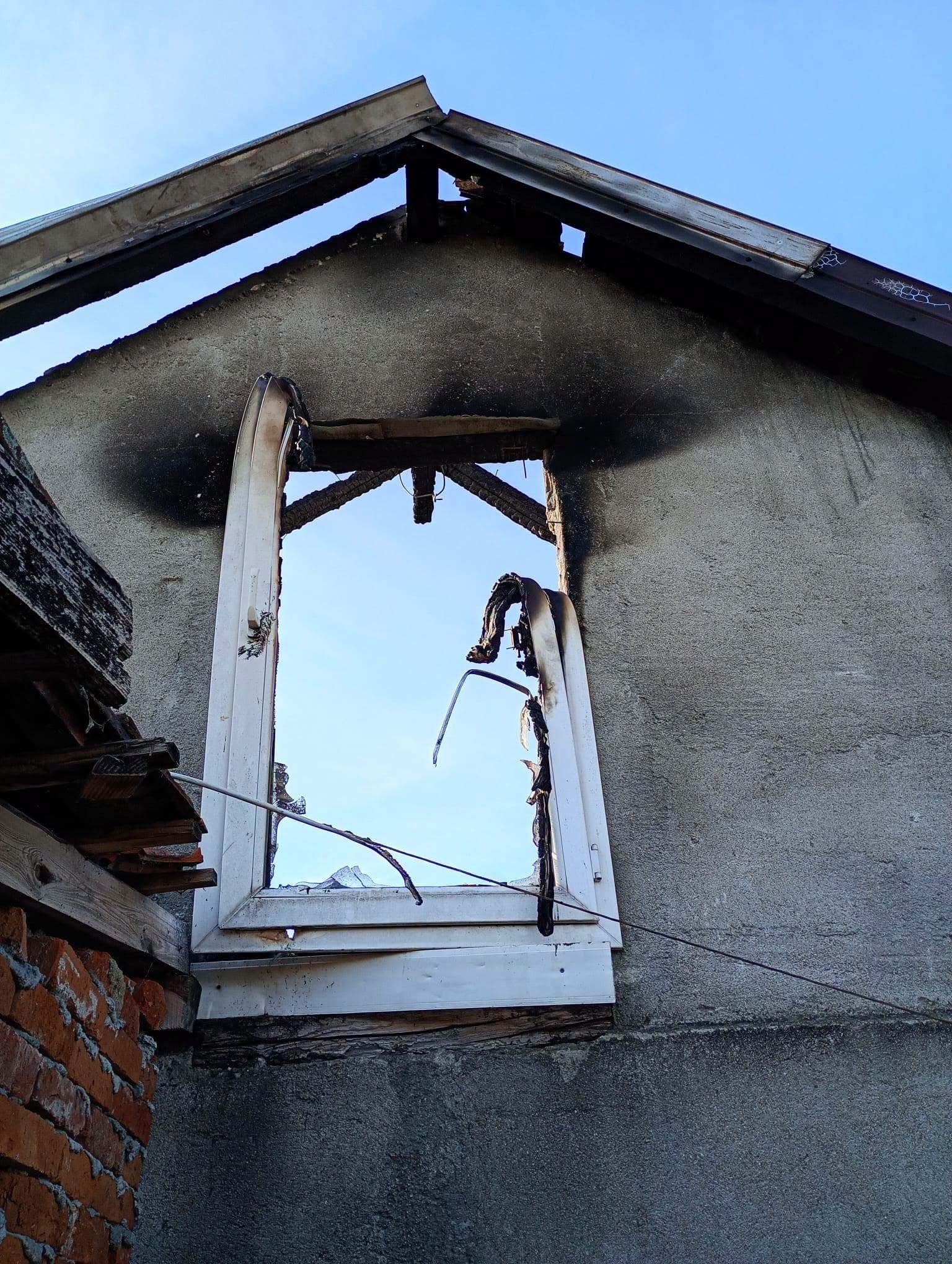 incendiu-cefa-apel-umanitar-locuinta-arsa