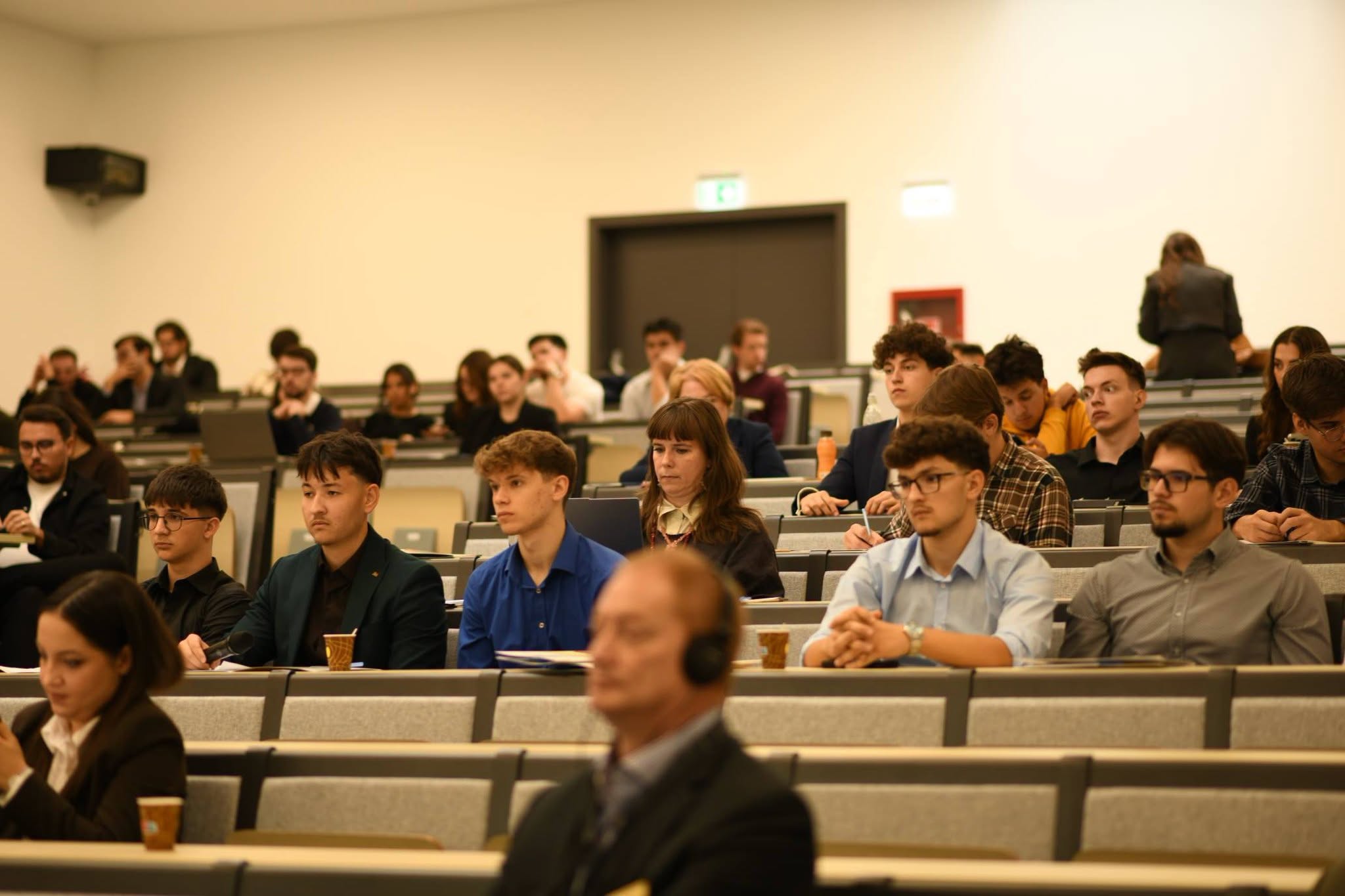 studenti-elevi-liceu-absolventi