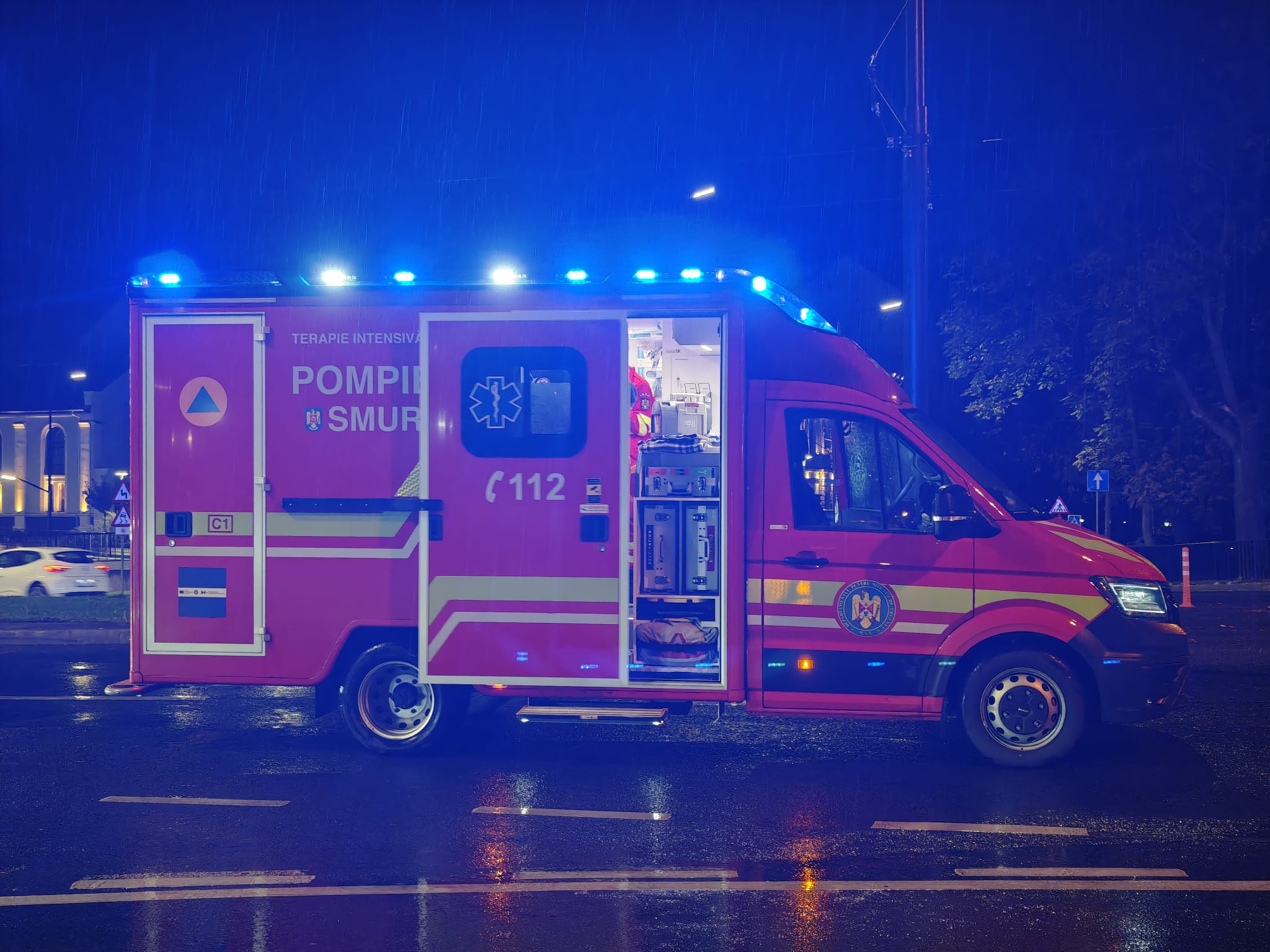 pompieri-noaptea-noapte-accident-centrul-civic-oradea-pod-dacia-gojdu